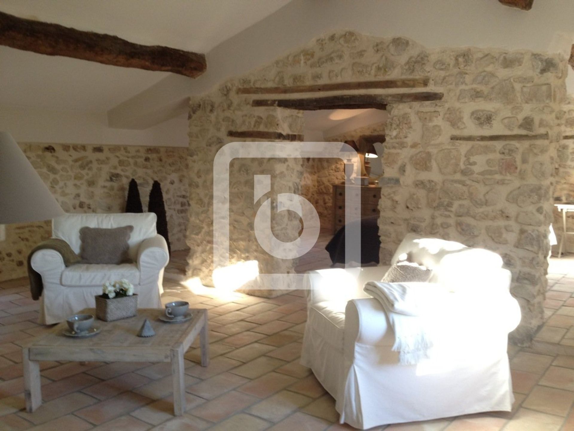 Hus i Chateauneuf Grasse, Provence-Alpes-Cote D'azur 10048995