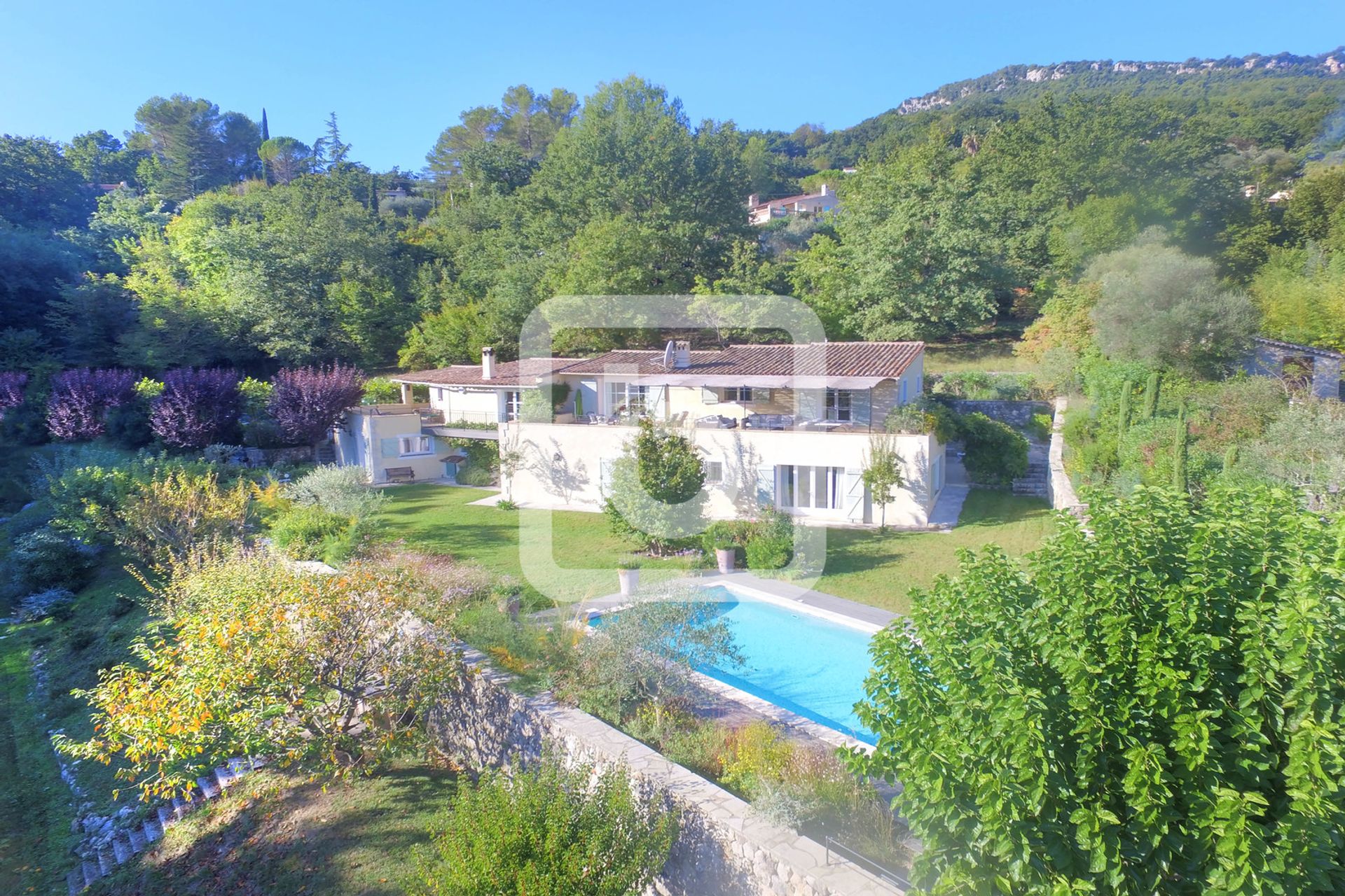 casa en Le Bar-sur-Loup, Provenza-Alpes-Costa Azul 10049003