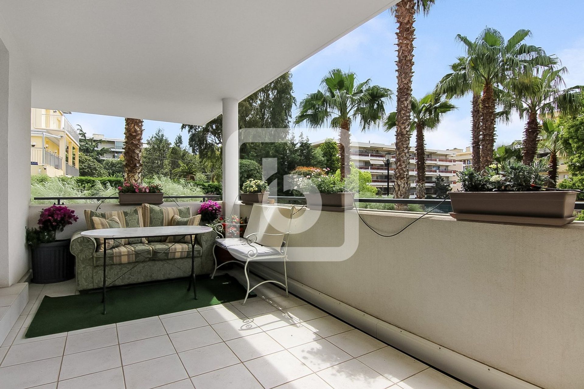 Condominium dans Juan les Pins, Provence-Alpes-Côte d'Azur 10049010