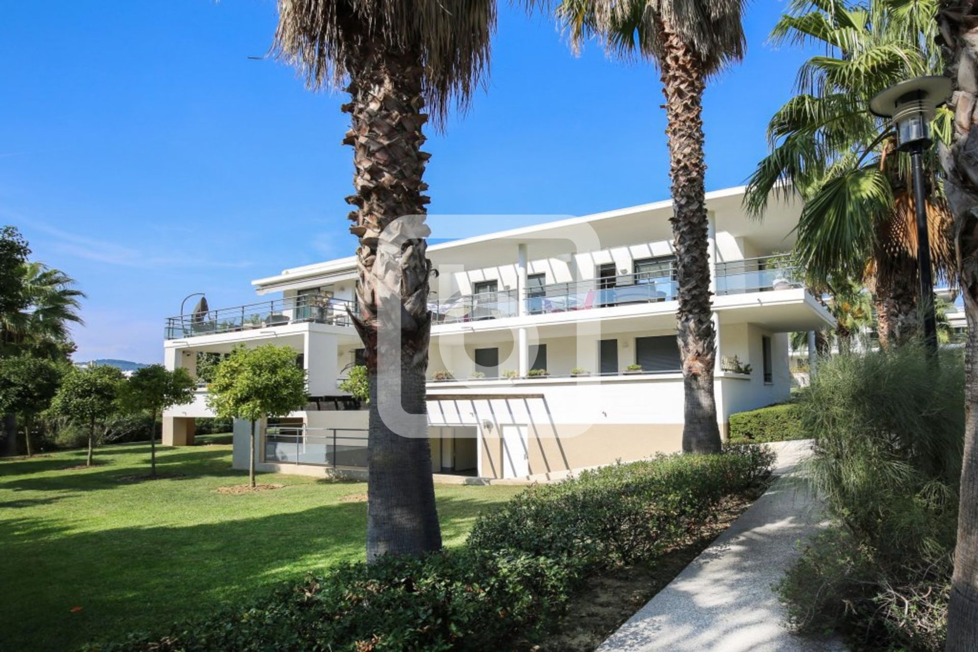 Condominium dans Juan Les Pins, Provence-Alpes-Cote D'azur 10049010