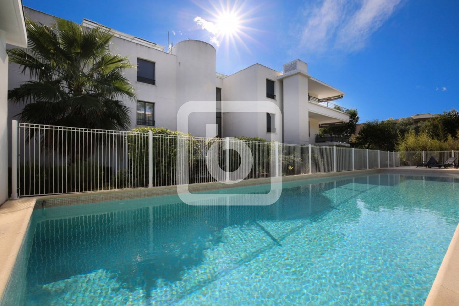 Condominium dans Juan Les Pins, Provence-Alpes-Cote D'azur 10049010