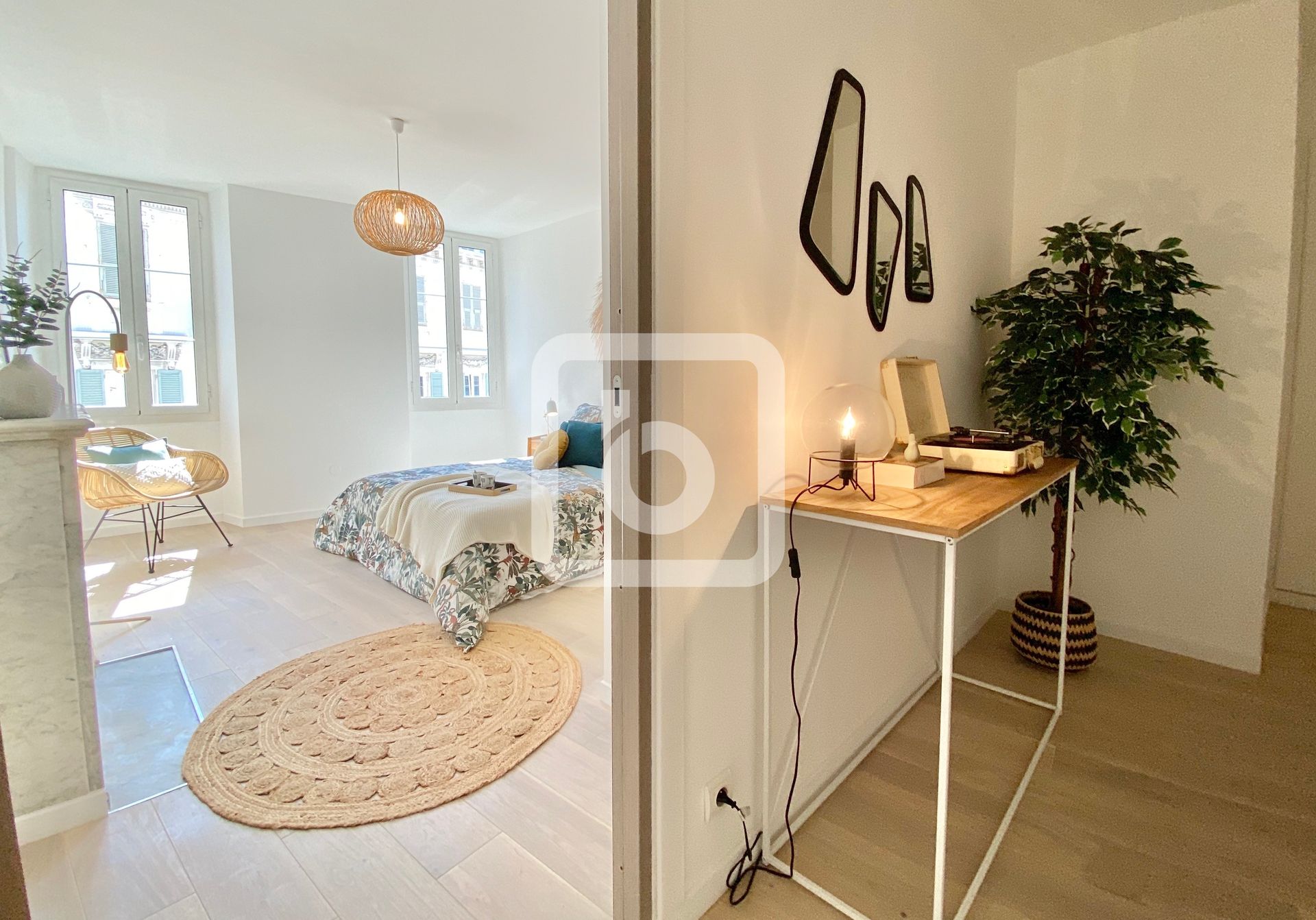 Condominium in Nice, Provence-Alpes-Cote D'azur 10049066