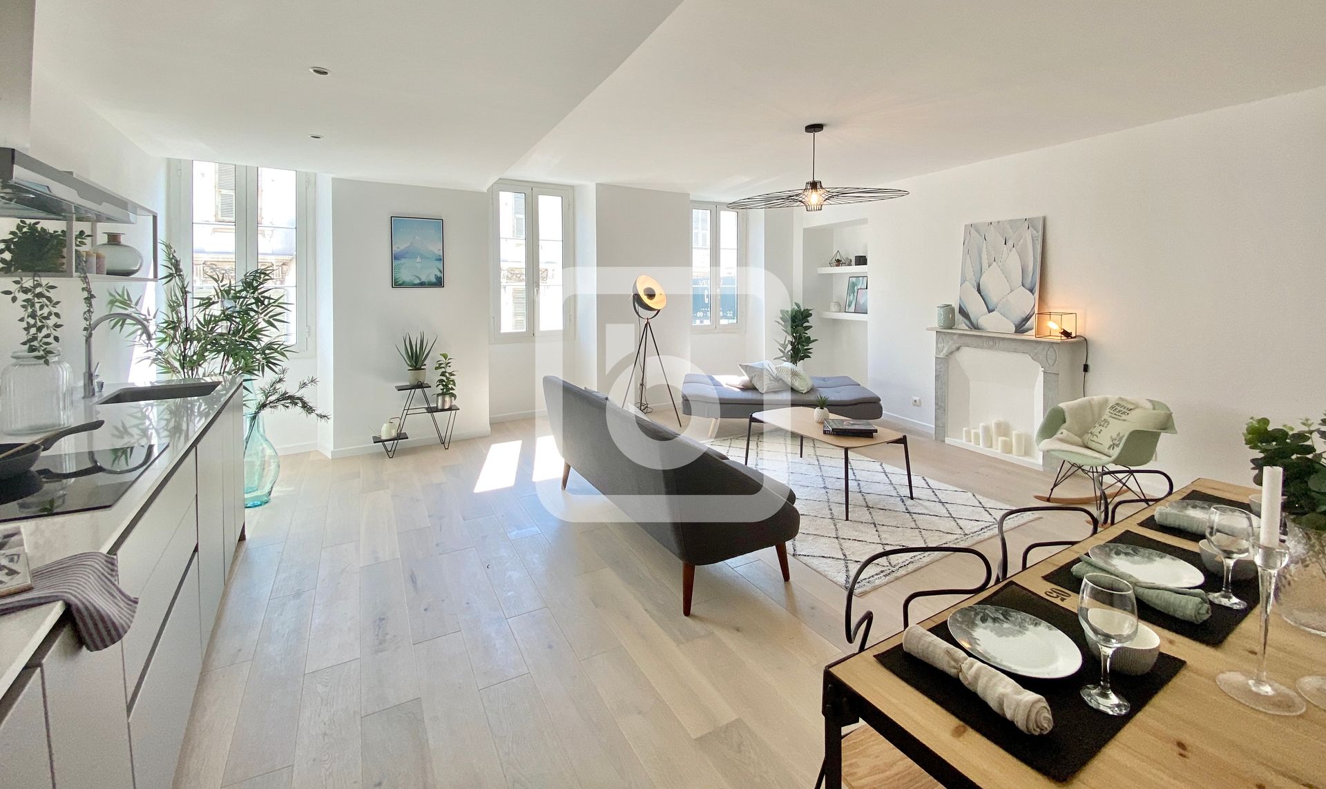 Condominium in Nice, Provence-Alpes-Cote D'azur 10049066