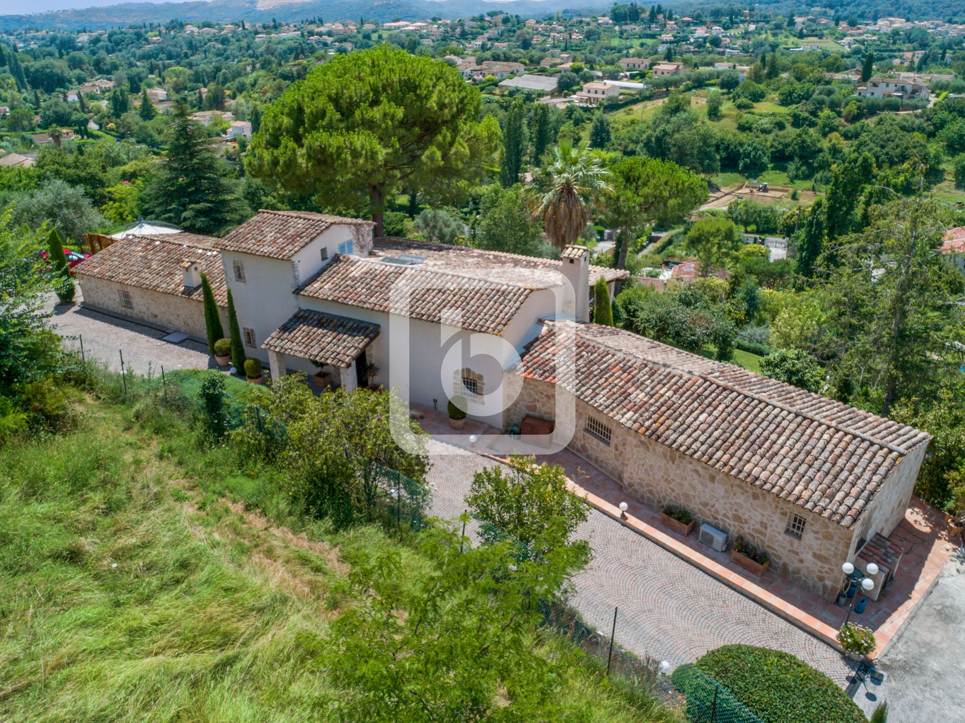 casa no Saint-Paul-de-Vence, Provença-Alpes-Costa Azul 10049098