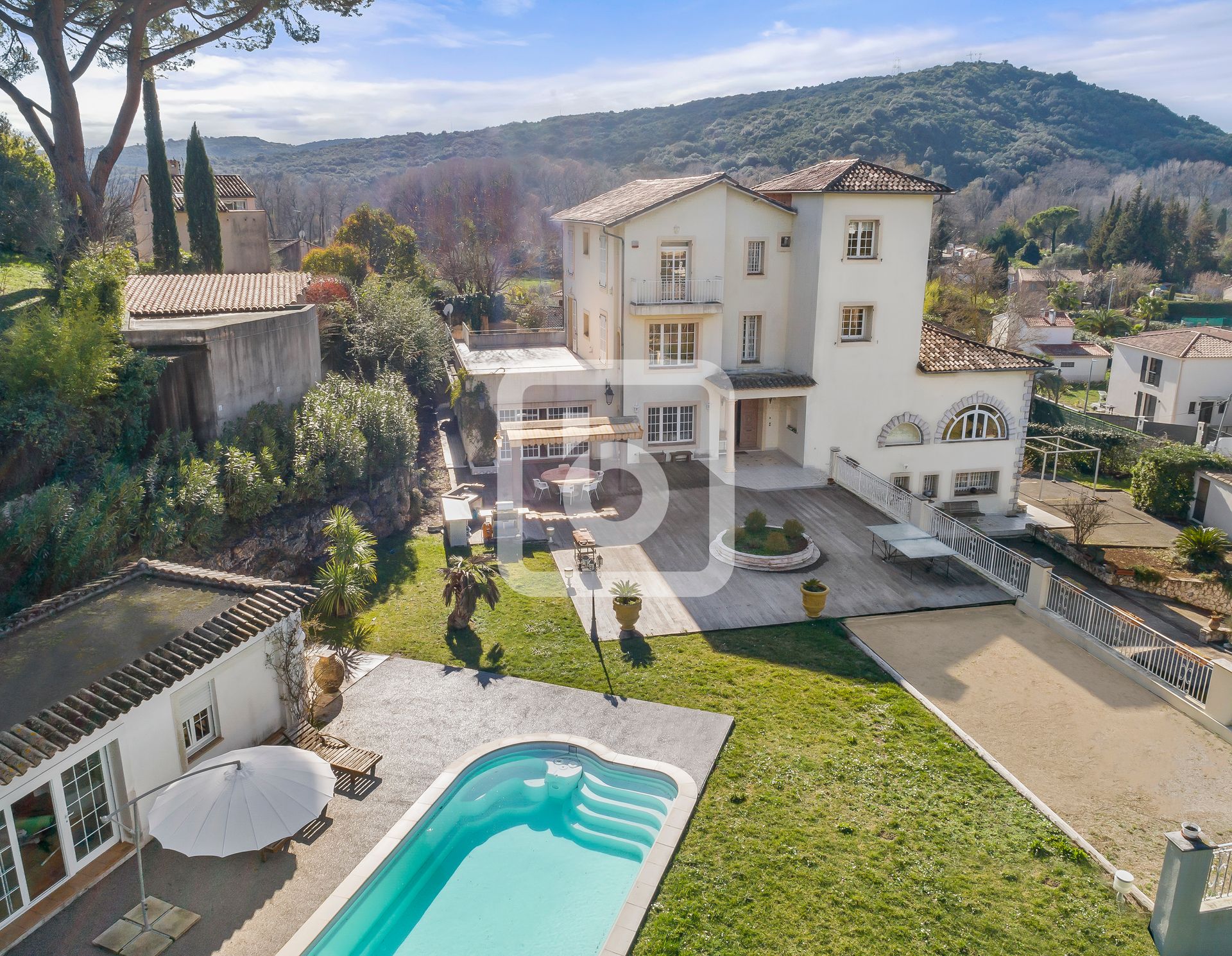 Huis in La Colle-sur-Loup, Provence-Alpes-Côte d'Azur 10049100