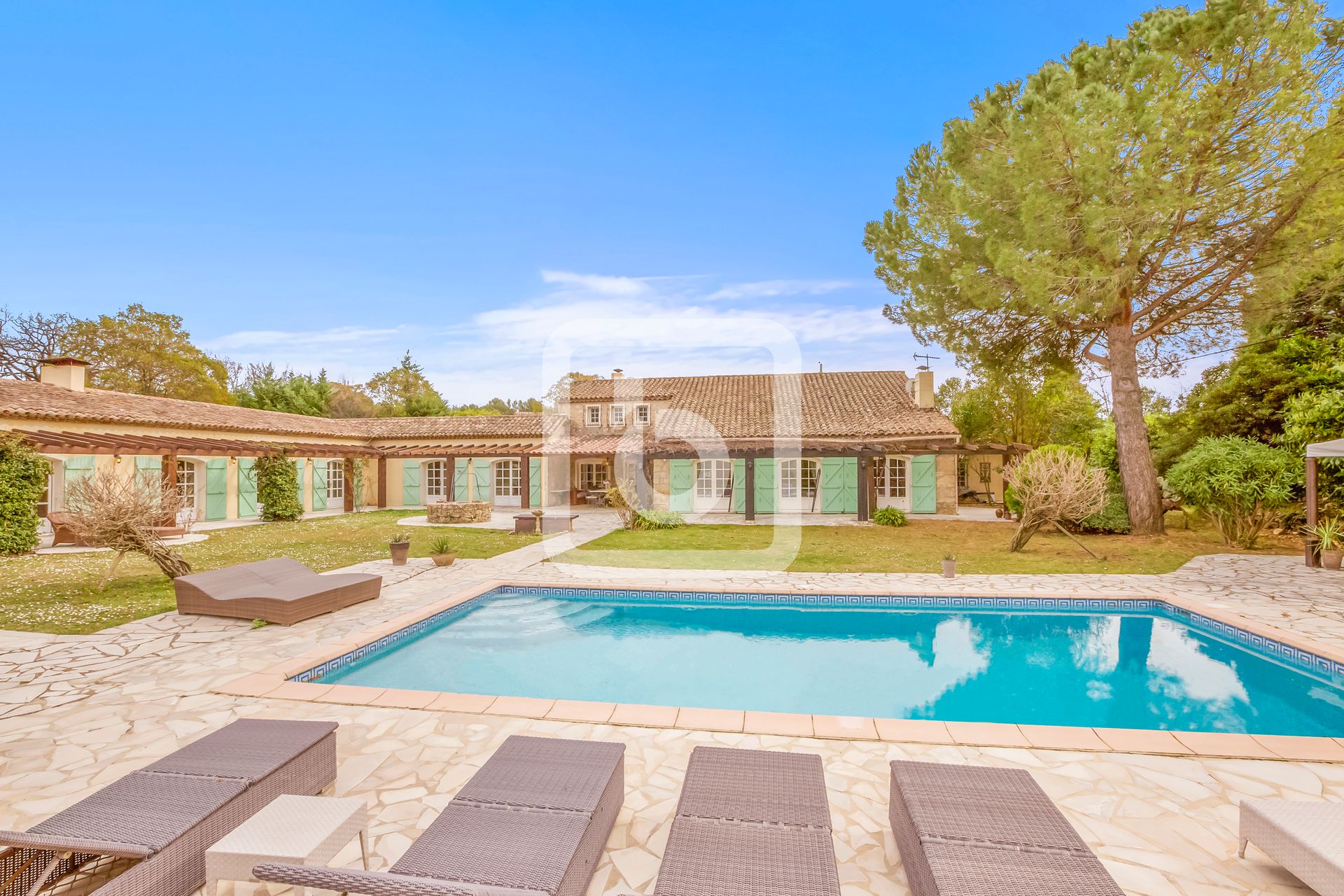 Hus i Chateauneuf-Grasse, Provence-Alpes-Cote d'Azur 10049131