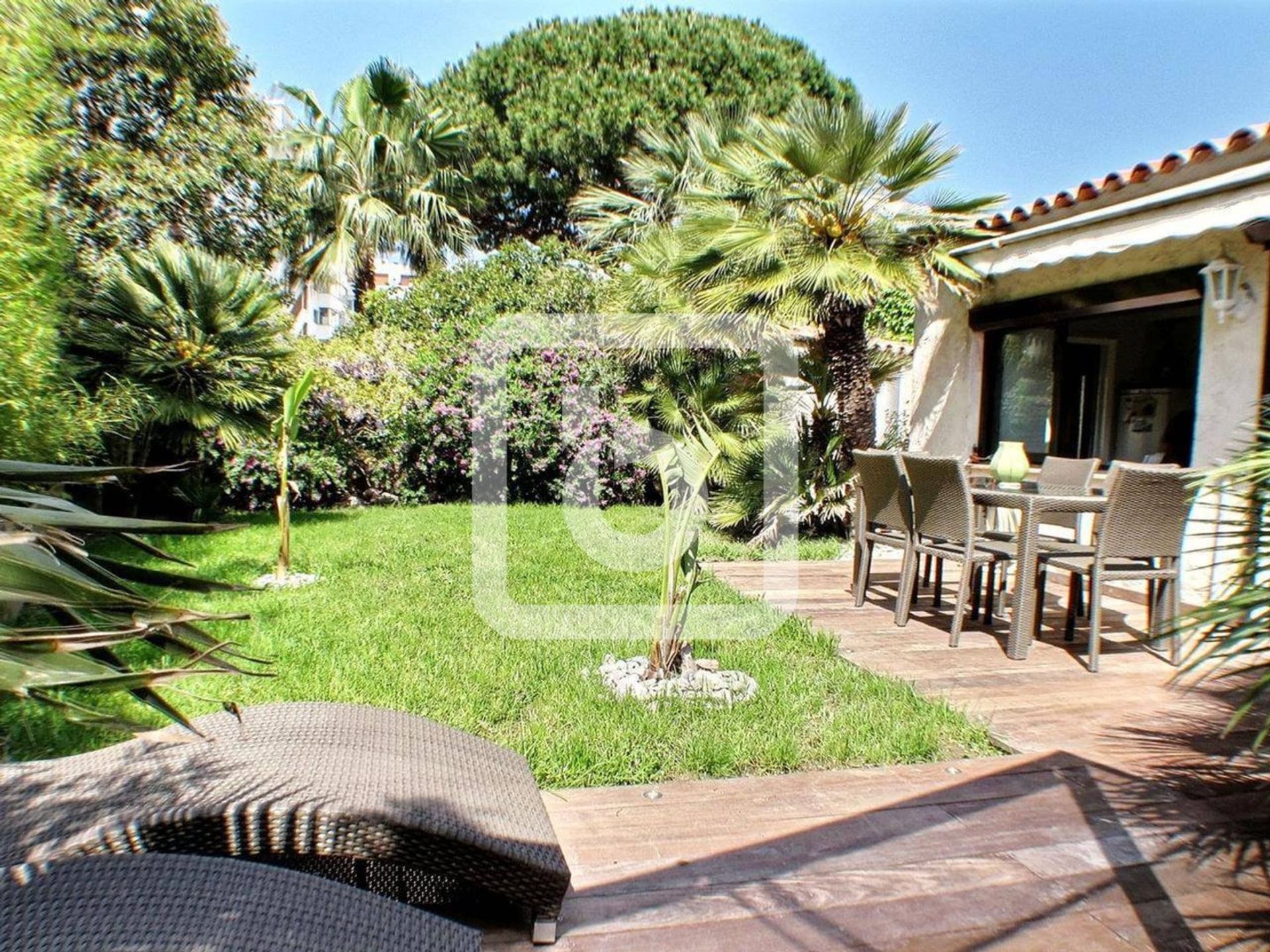 Condominium dans Juan les Pins, Provence-Alpes-Côte d'Azur 10049139