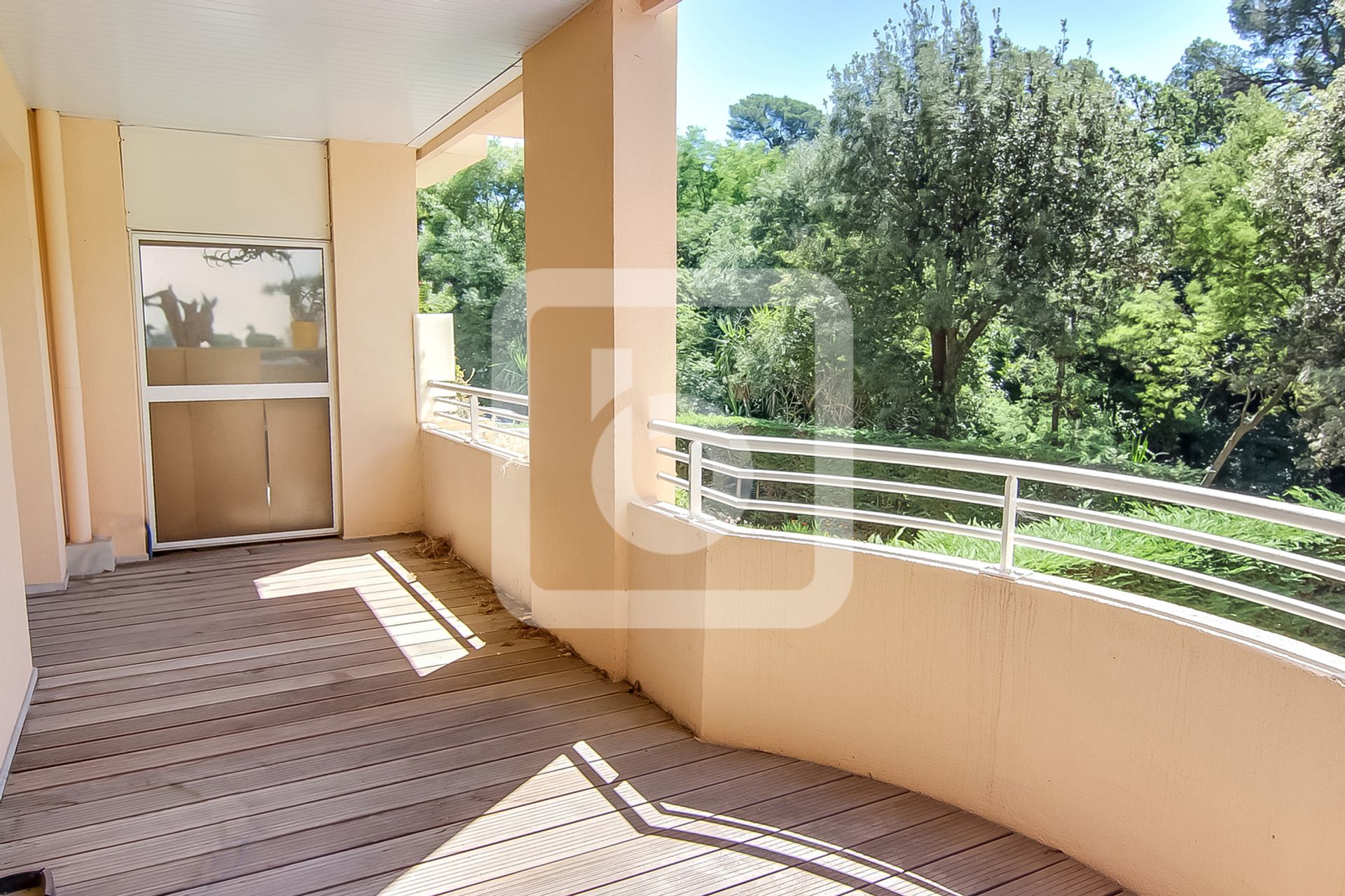 Condominium in Le Cannet, Provence-Alpes-Côte d'Azur 10049149