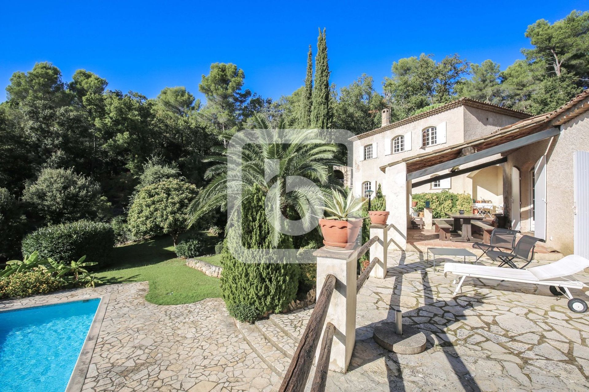 casa no Saint-Paul-de-Vence, Provença-Alpes-Costa Azul 10049156