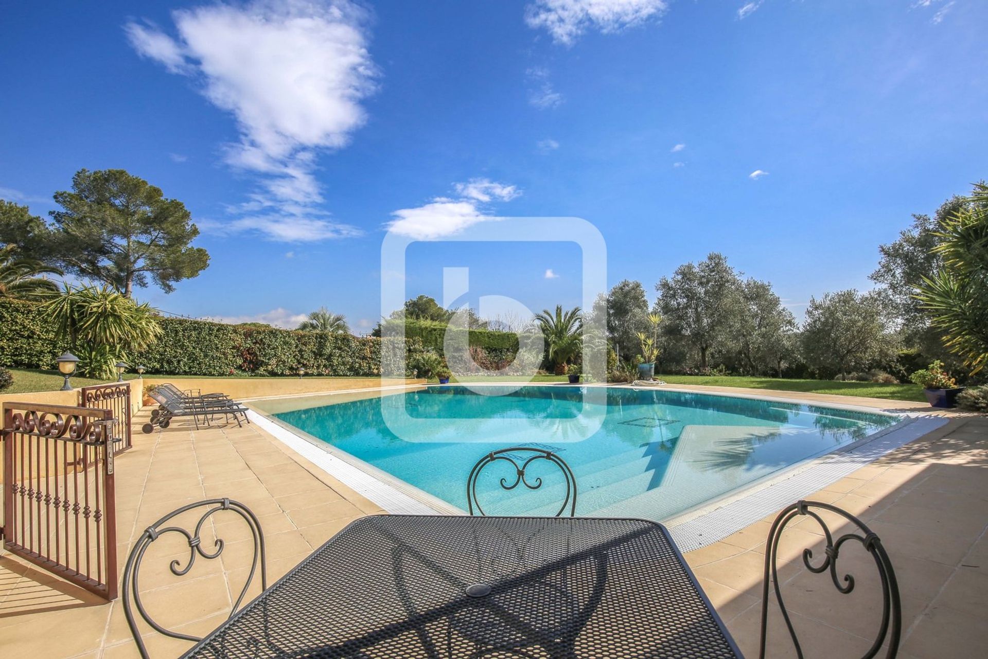 Huis in Mougins, Provence-Alpes-Côte d'Azur 10049166