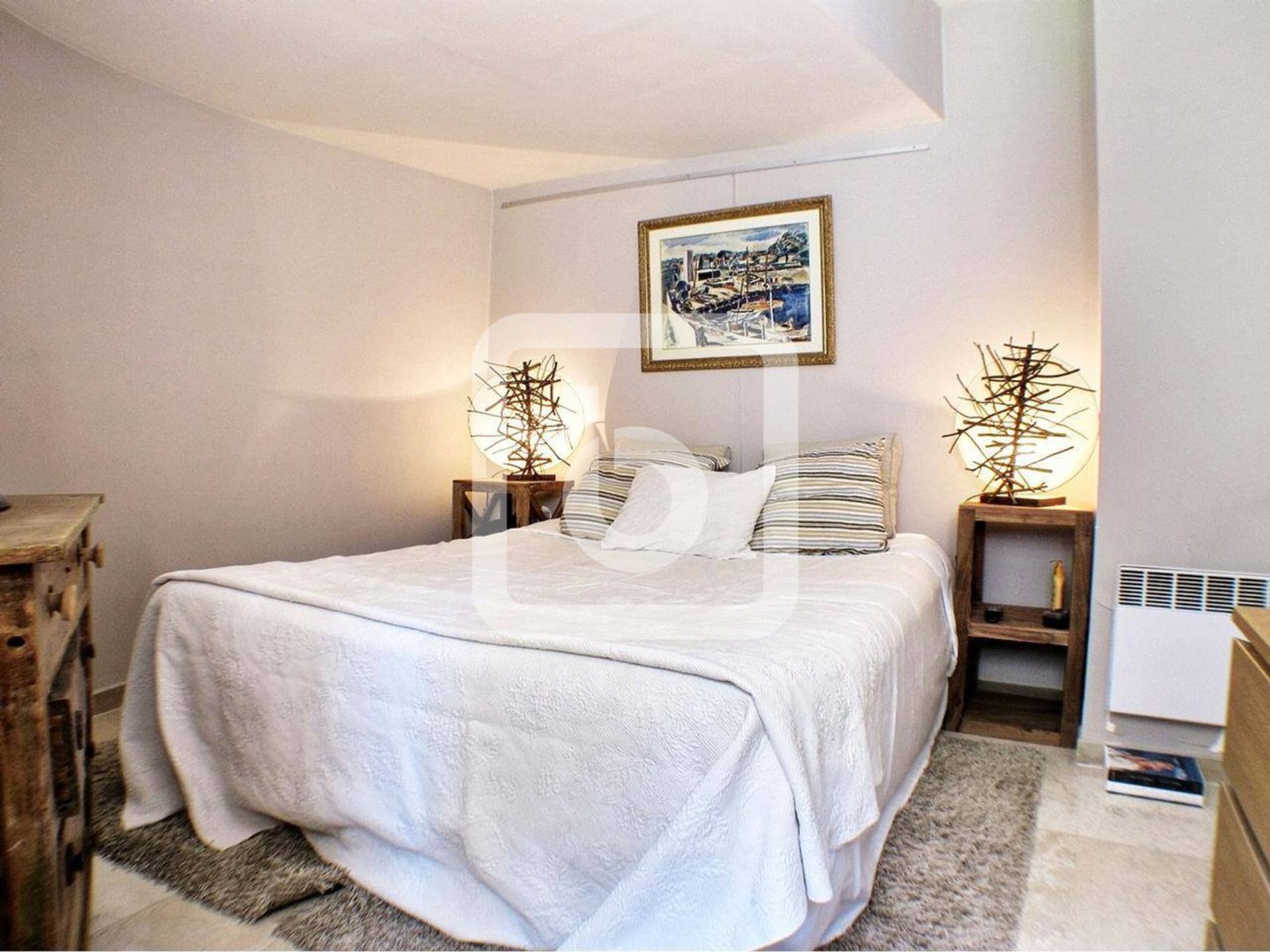 Condominio nel Juan-les-Pins, Provenza-Alpi-Costa Azzurra 10049203