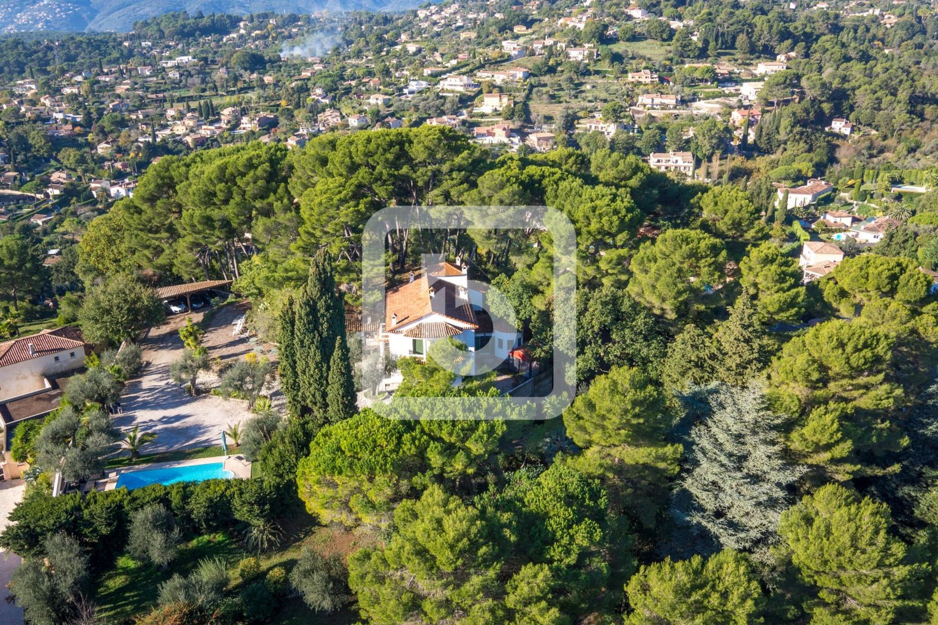 بيت في Mougins, Provence-Alpes-Cote D'azur 10049214