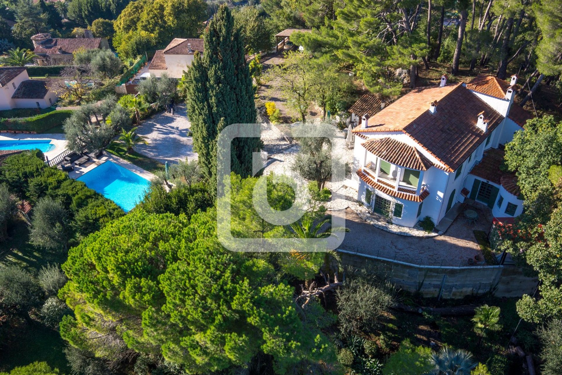 بيت في Mougins, Provence-Alpes-Cote D'azur 10049214