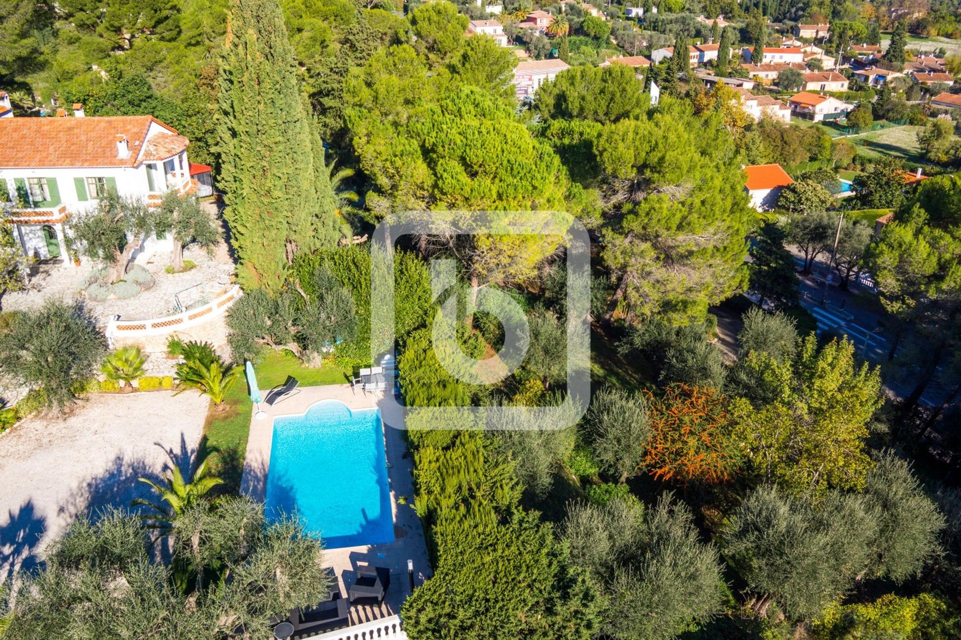 بيت في Mougins, Provence-Alpes-Cote D'azur 10049214