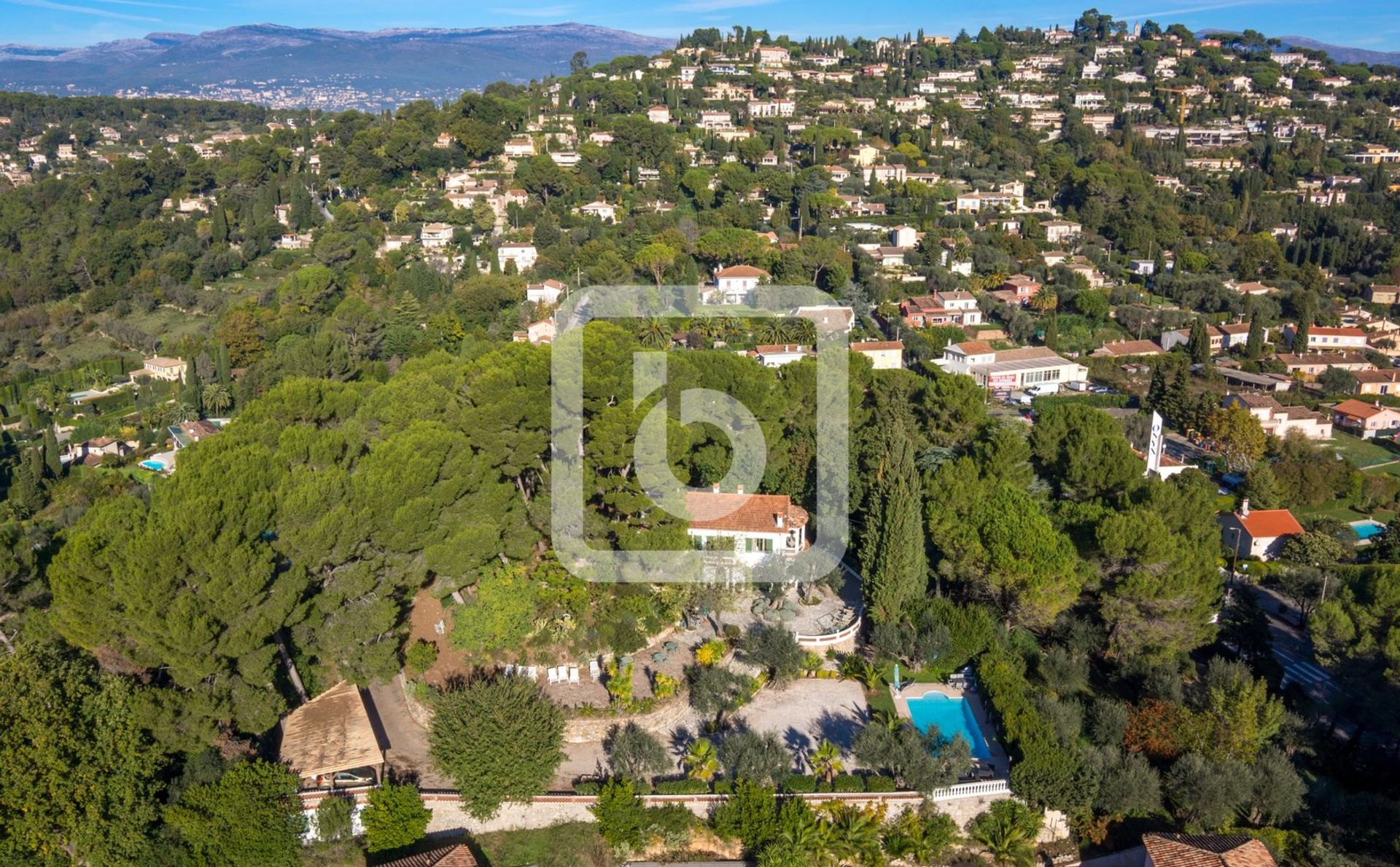 بيت في Mougins, Provence-Alpes-Cote D'azur 10049214