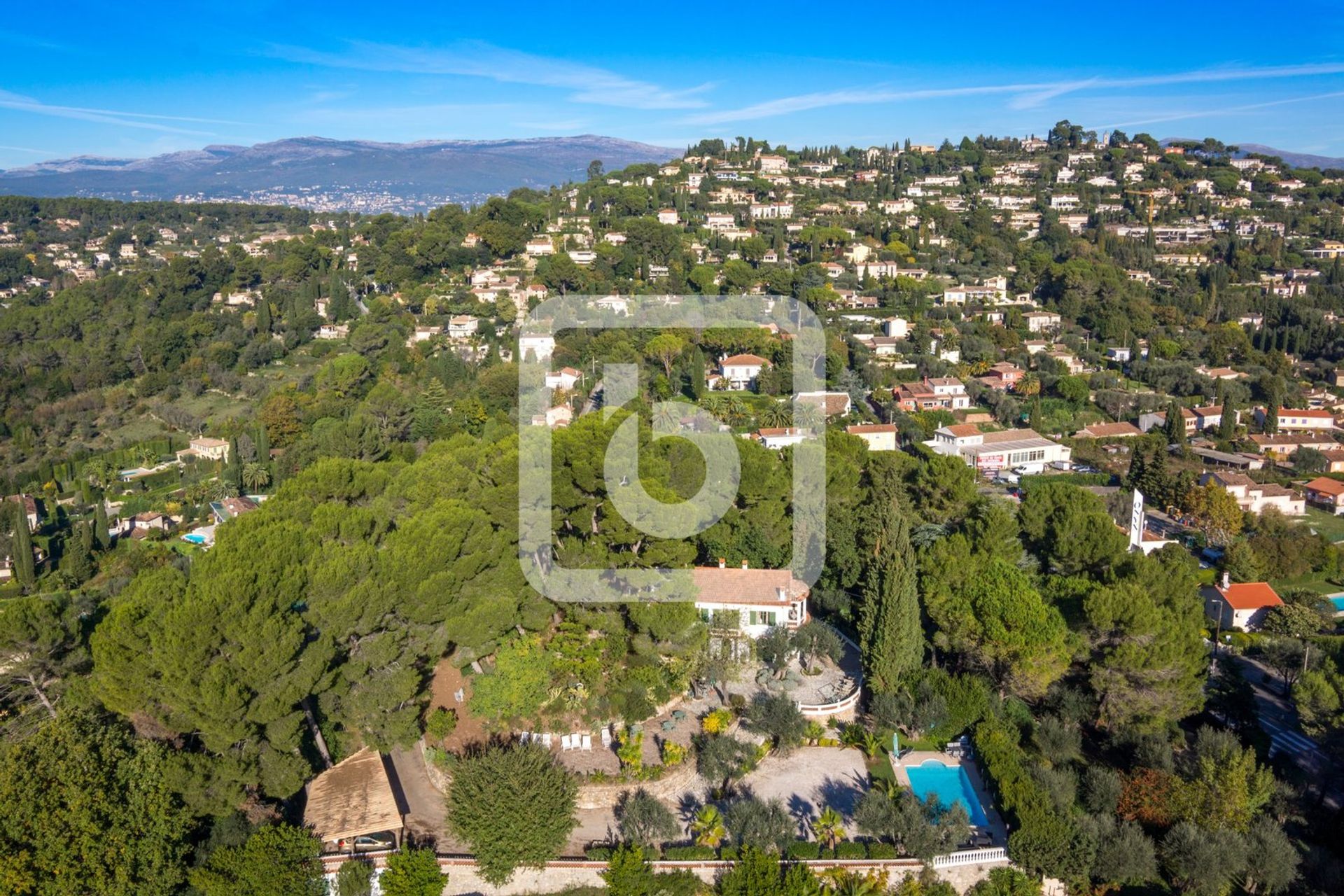 بيت في Mougins, Provence-Alpes-Cote D'azur 10049214