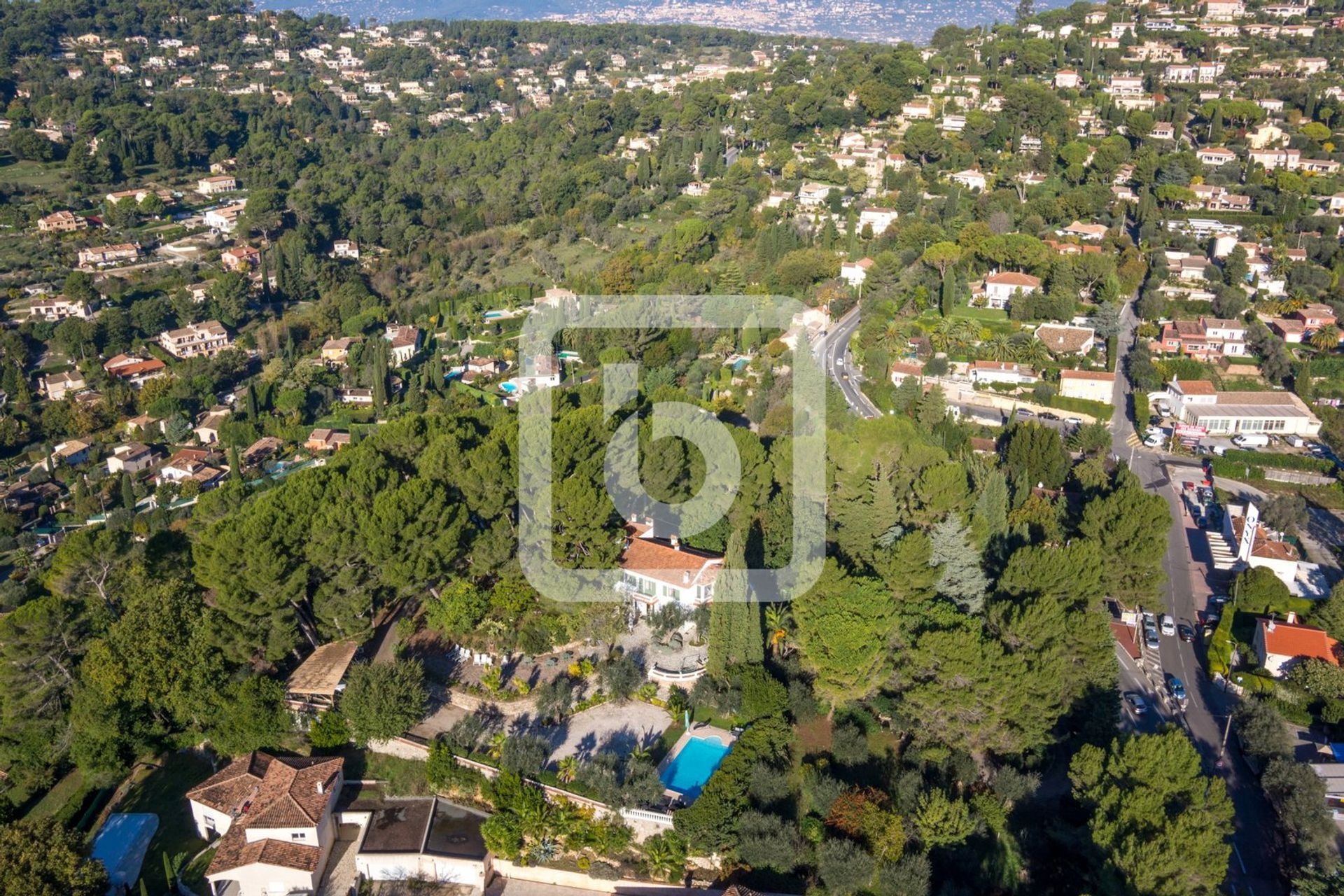 بيت في Mougins, Provence-Alpes-Cote D'azur 10049214