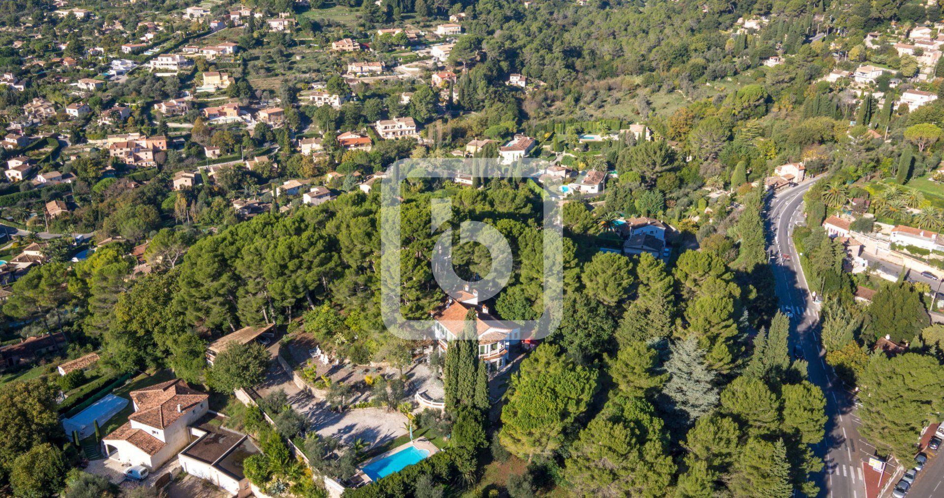 بيت في Mougins, Provence-Alpes-Cote D'azur 10049214