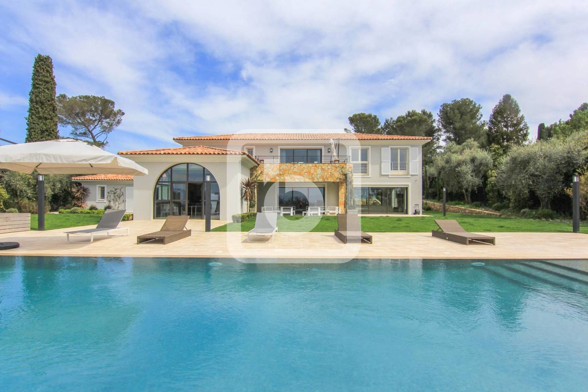 House in Mougins, Provence-Alpes-Cote D'azur 10049240