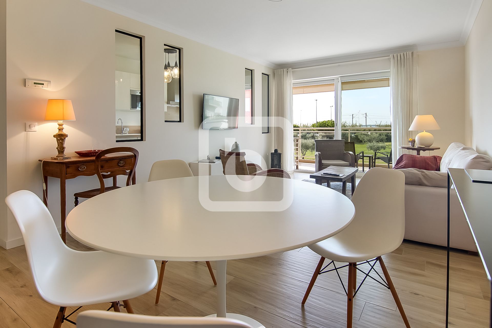 Condominium dans Juan les Pins, Provence-Alpes-Côte d'Azur 10049243