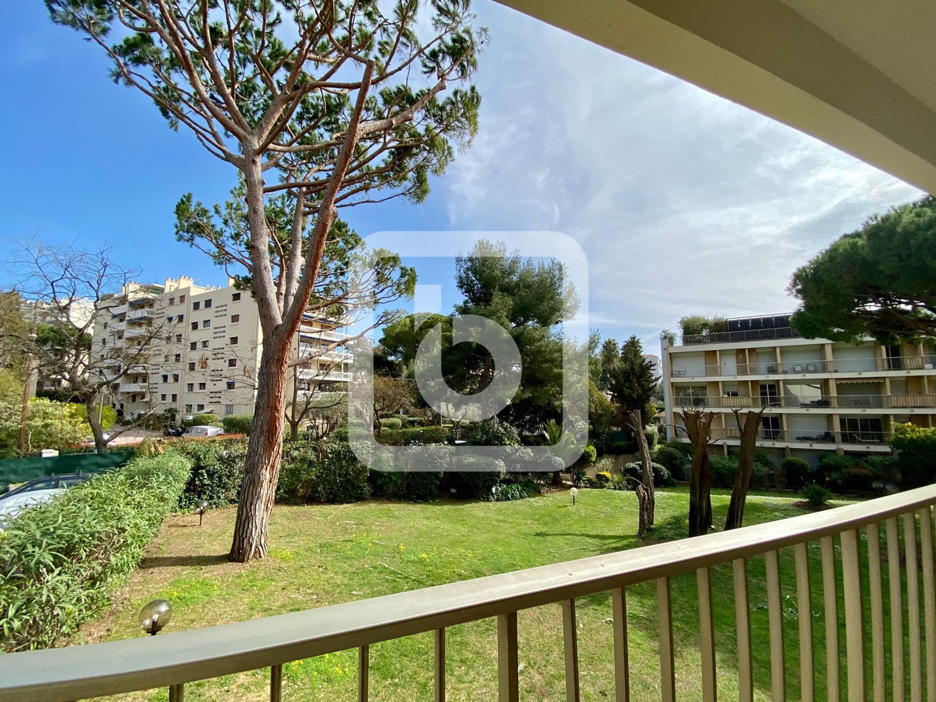 Condominium dans Juan Les Pins, Provence-Alpes-Cote D'azur 10049245