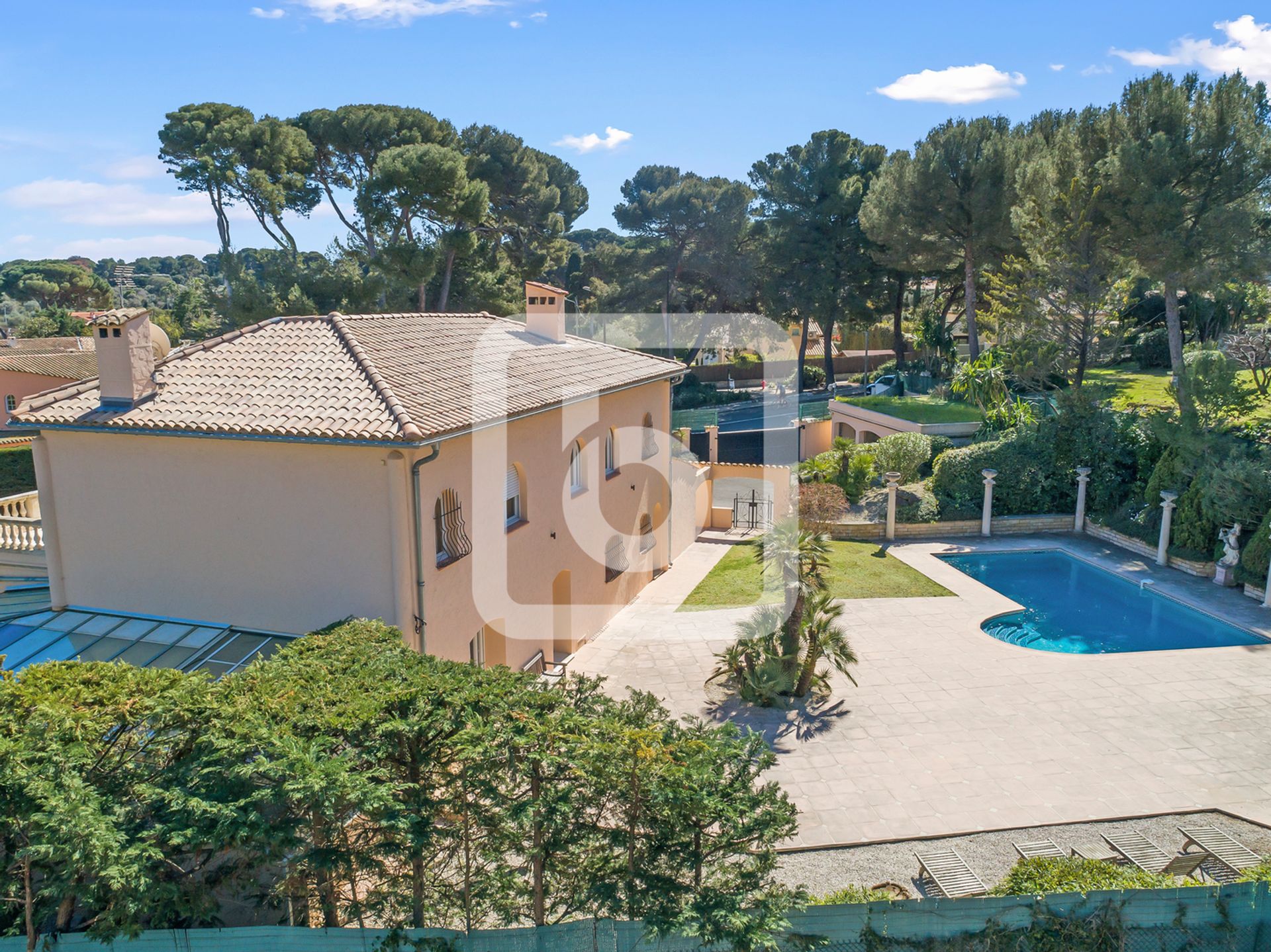 Rumah di Juan-les-Pins, Provence-Alpes-Cote d'Azur 10049250