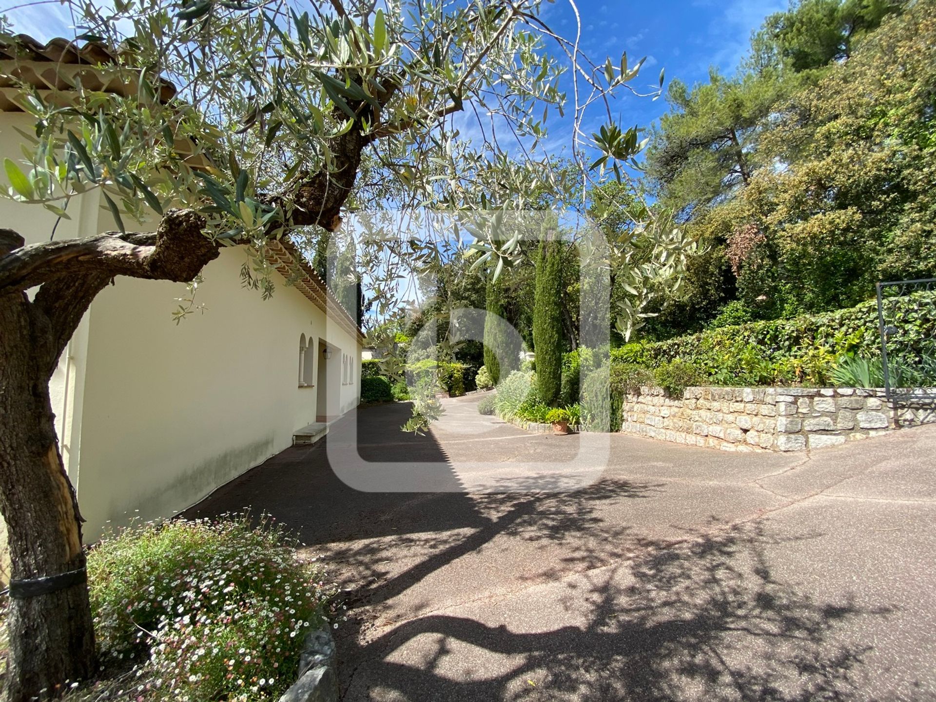 rumah dalam Grasse, Provence-Alpes-Cote D'azur 10049280