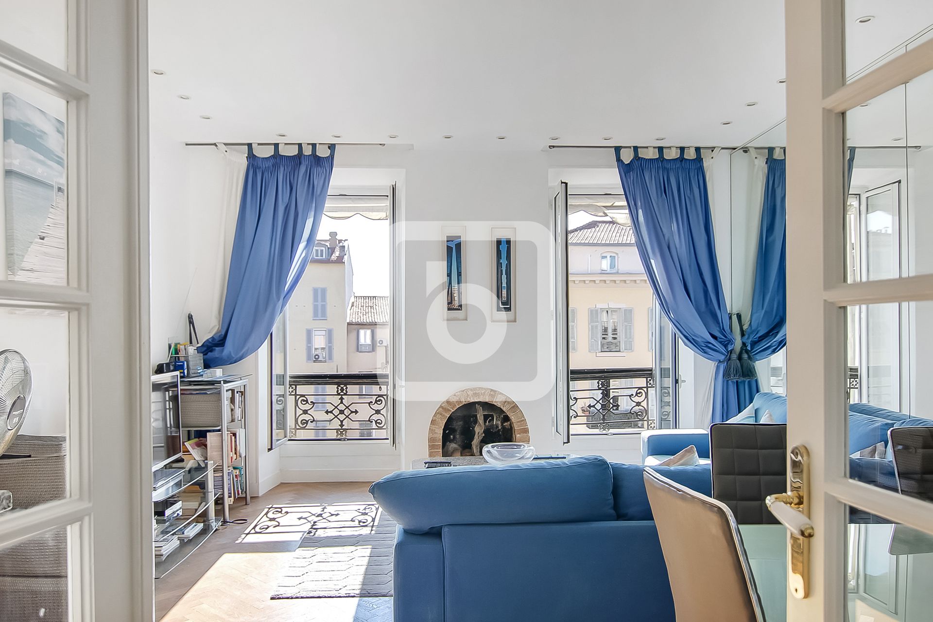 Condominium in Nice, Provence-Alpes-Cote D'azur 10049320