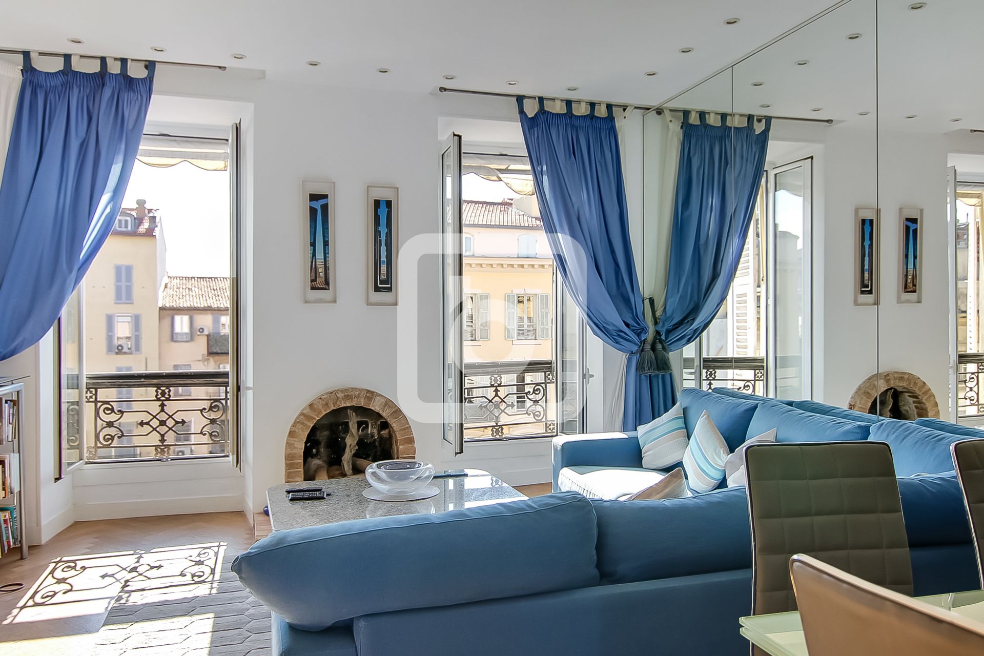 Condominium in Nice, Provence-Alpes-Cote D'azur 10049320