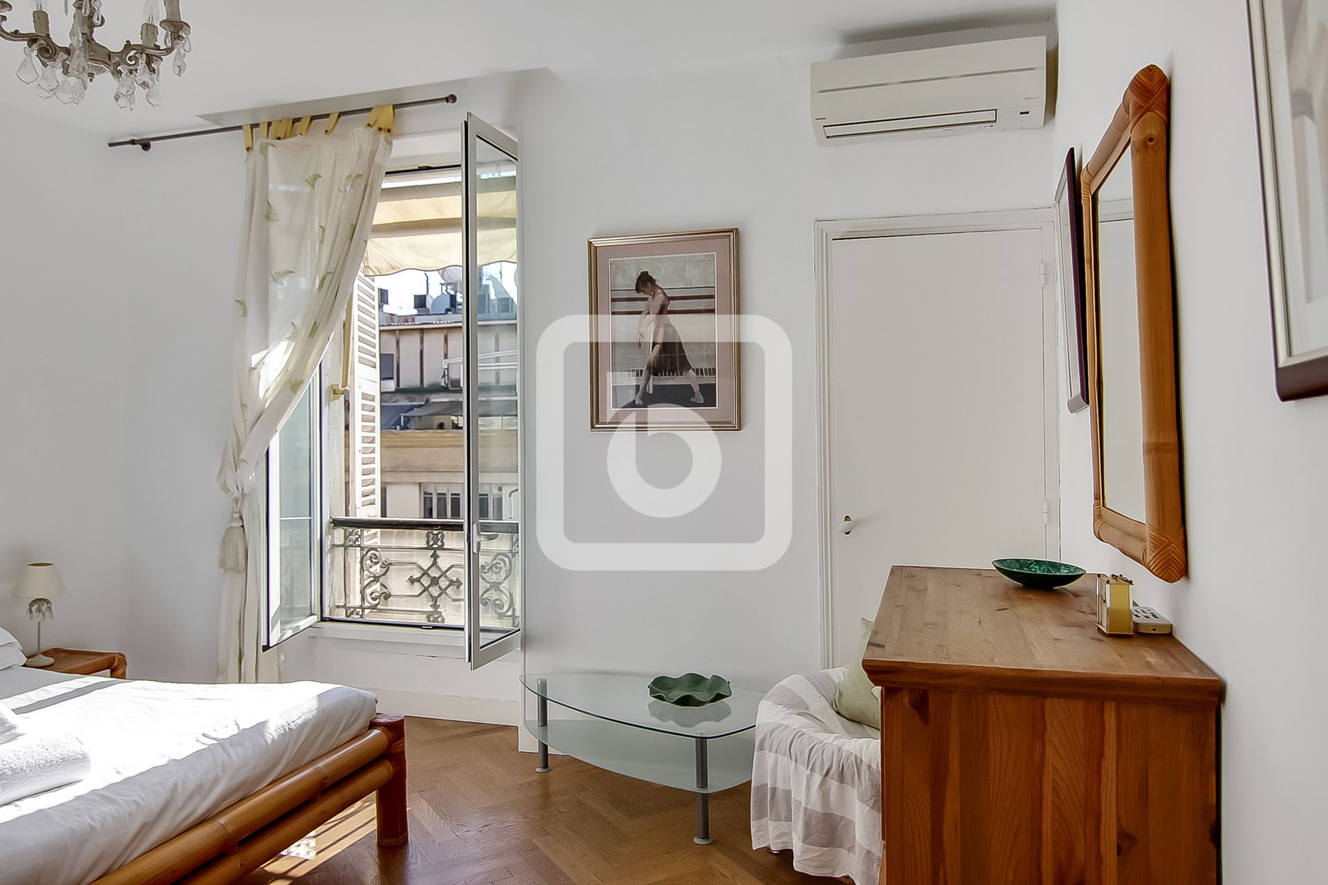 Condominium in Nice, Provence-Alpes-Cote D'azur 10049320