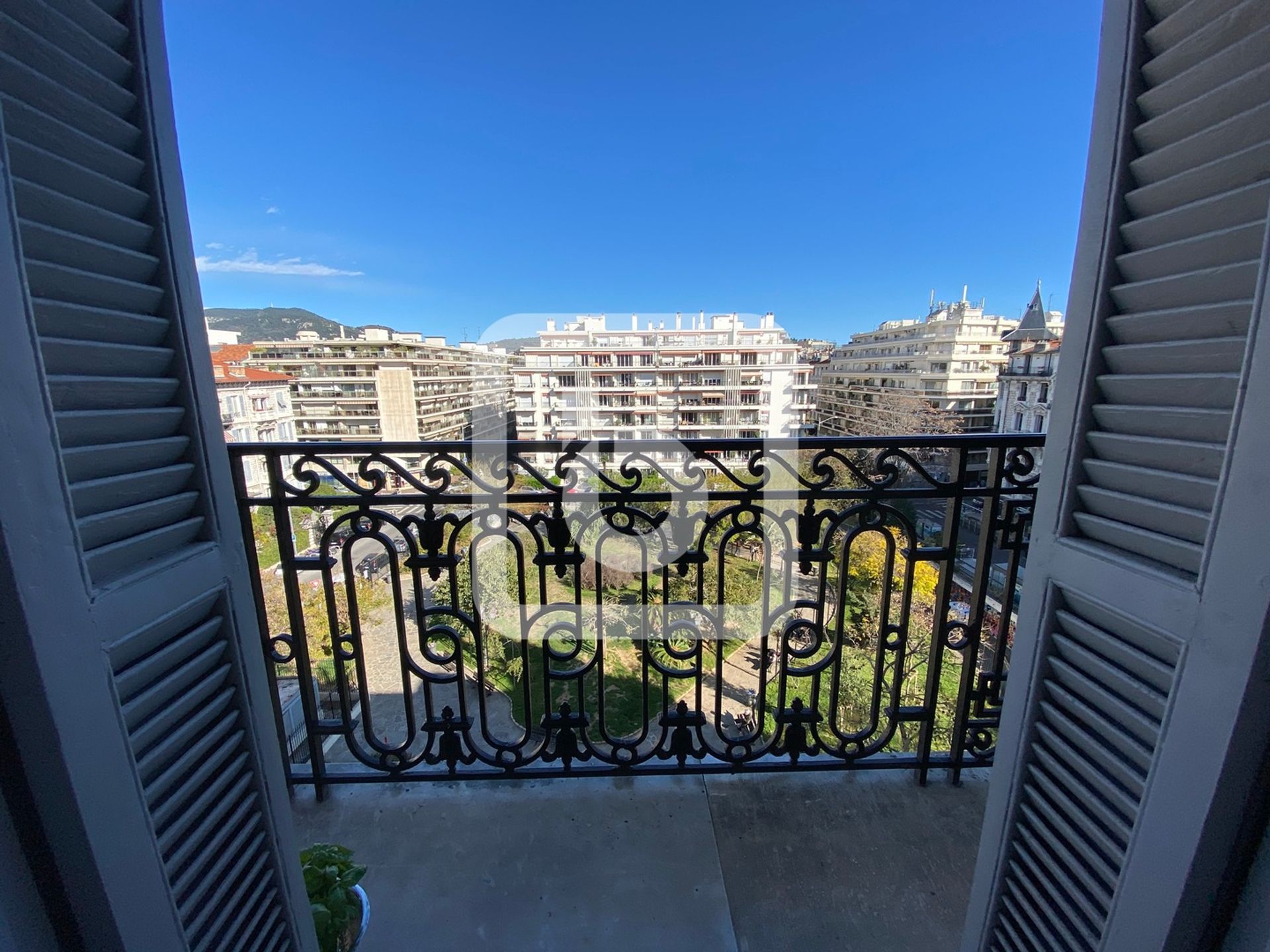 Condominium dans Bon, Provence-Alpes-Côte d'Azur 10049328