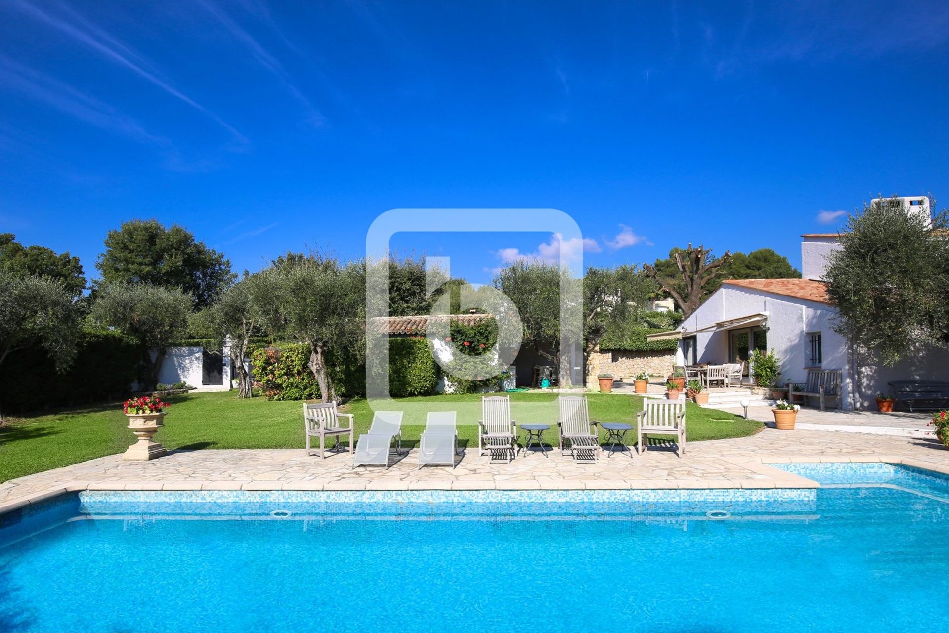 Huis in Chateauneuf-Grasse, Provence-Alpes-Côte d'Azur 10049344