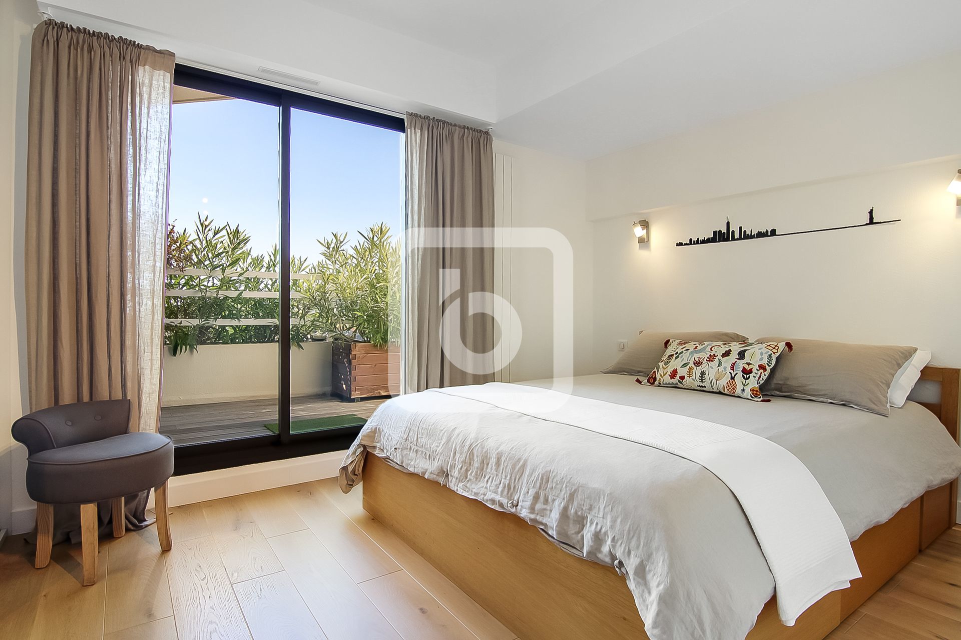 Condominium in Antibes, Provence-Alpes-Cote D'azur 10049358