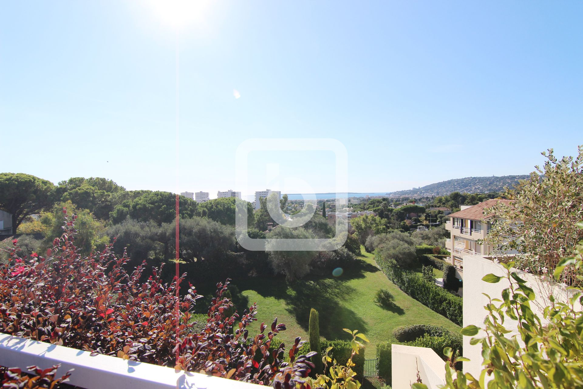 Condominium in Antibes, Provence-Alpes-Cote D'azur 10049358