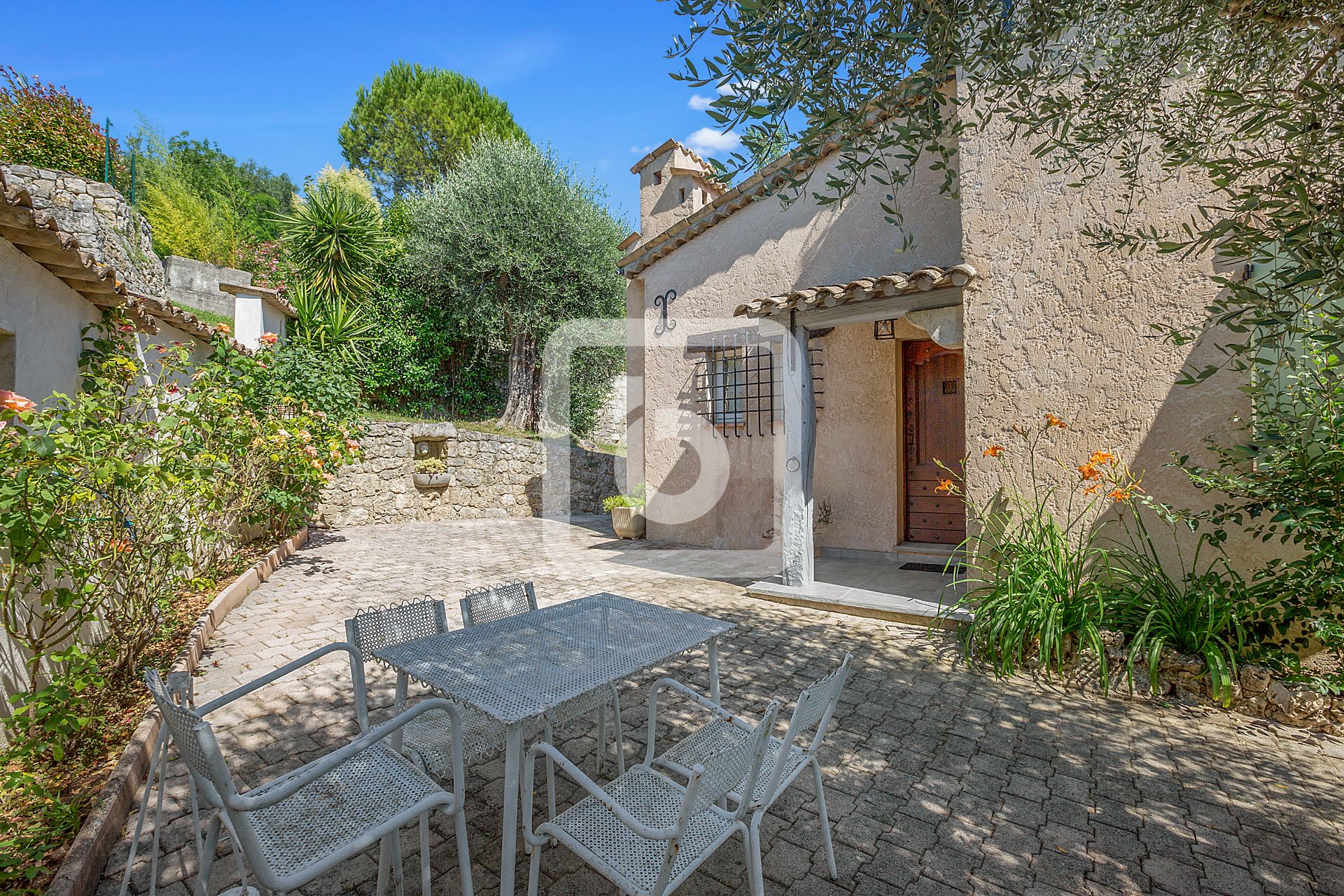 בַּיִת ב Grasse, Provence-Alpes-Cote D'azur 10049368