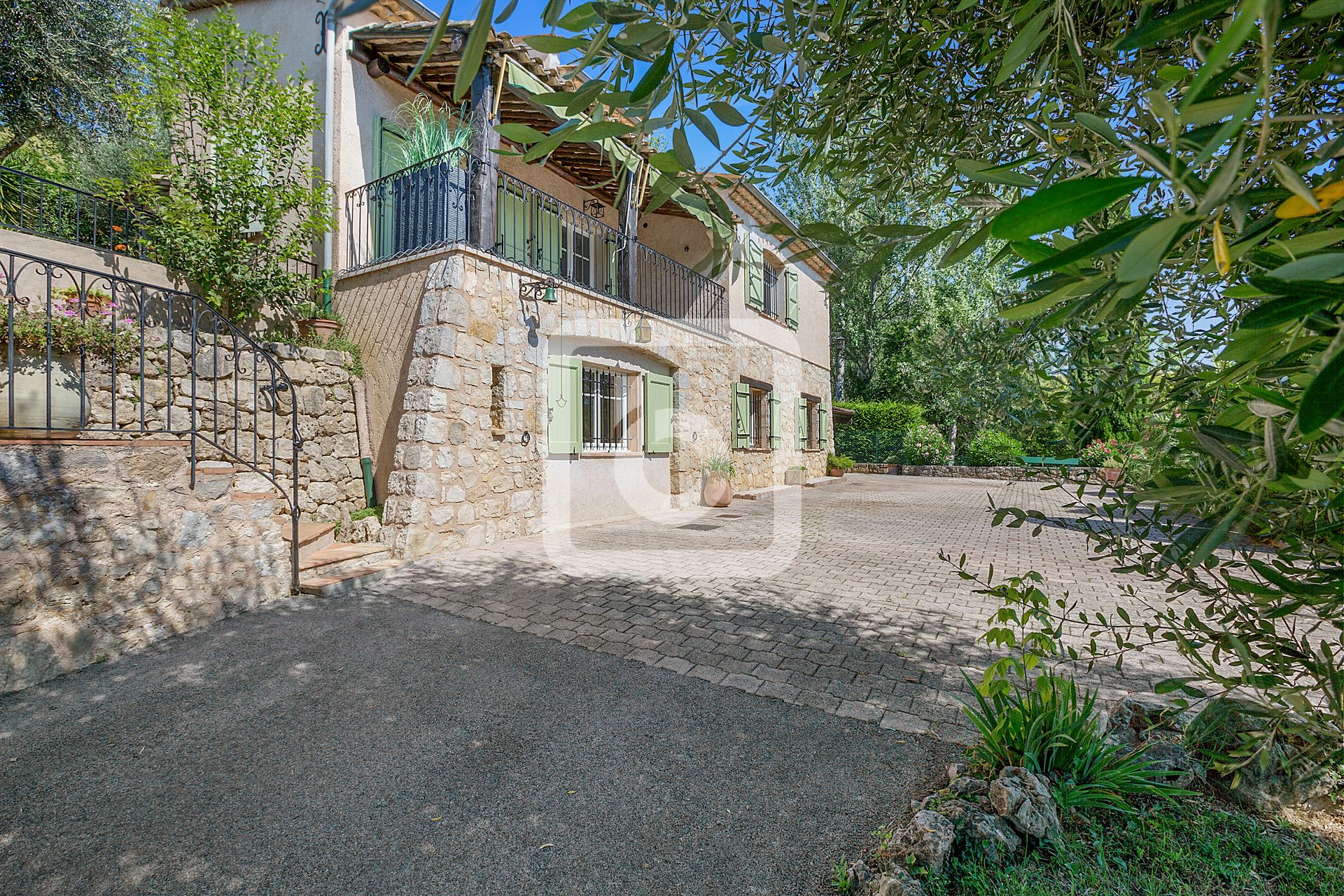 בַּיִת ב Grasse, Provence-Alpes-Cote D'azur 10049368