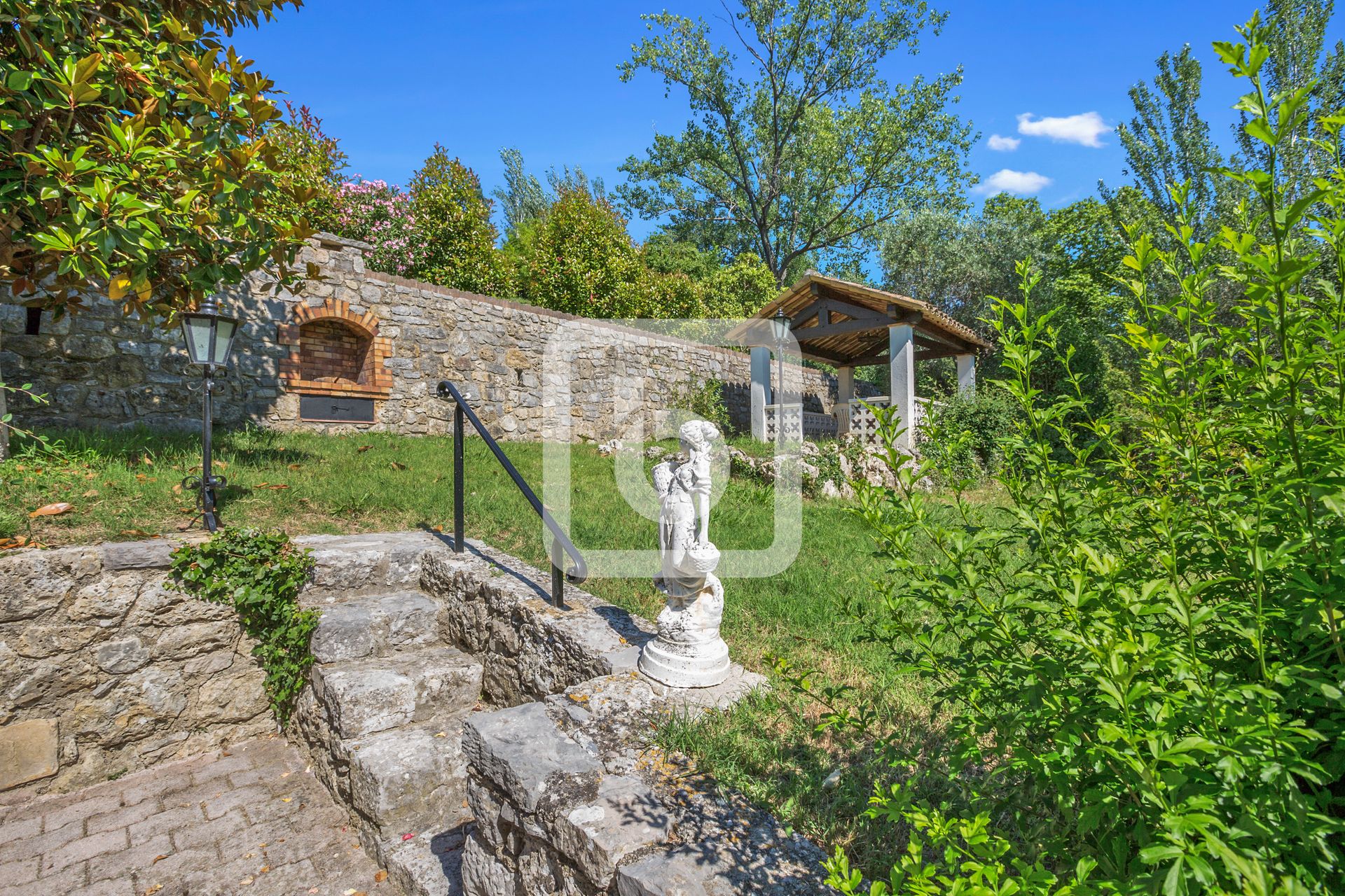 בַּיִת ב Grasse, Provence-Alpes-Cote D'azur 10049368