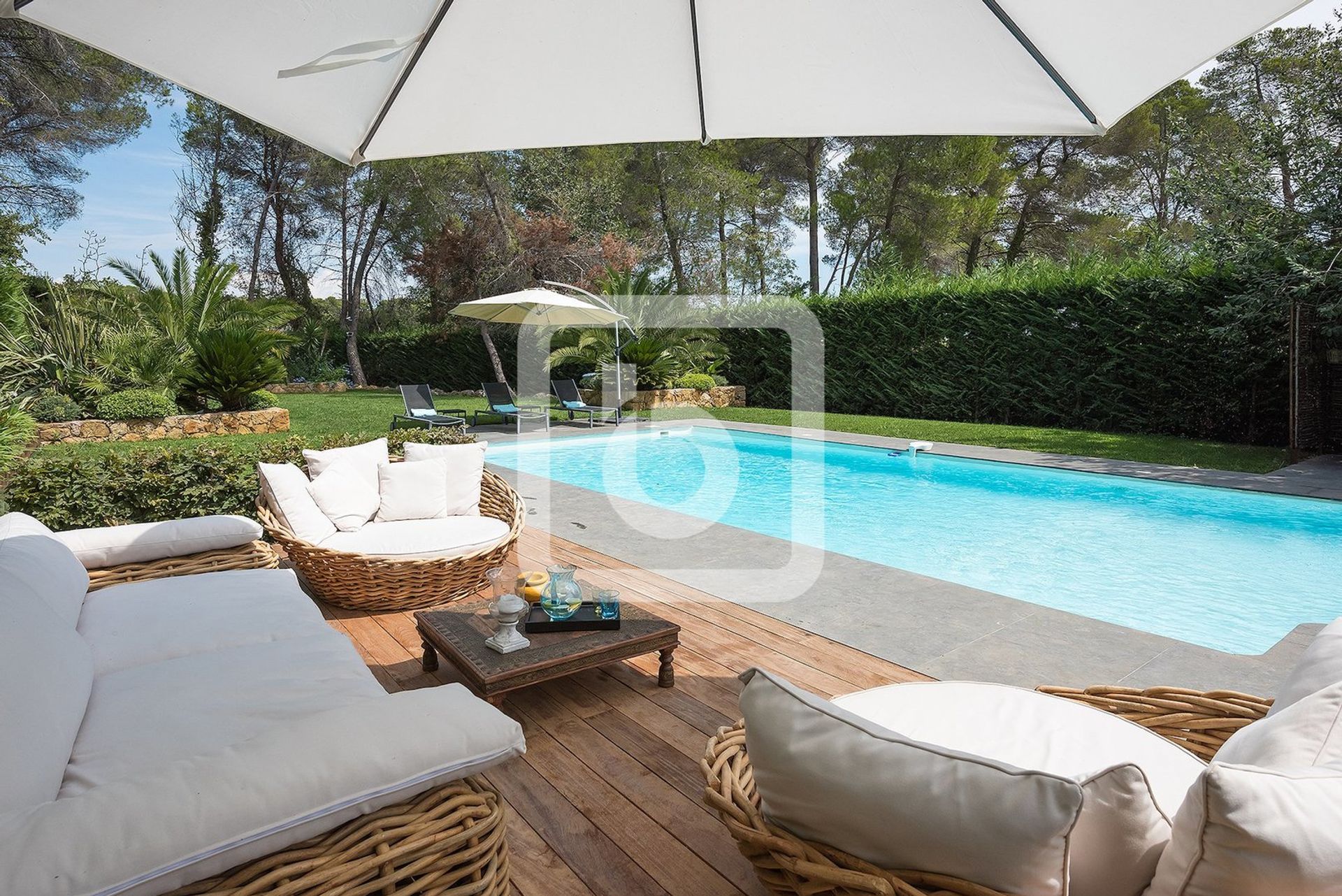 房子 在 Mougins, Provence-Alpes-Cote D'azur 10049382