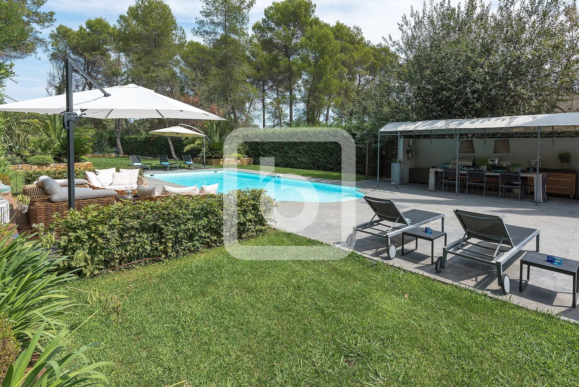 房子 在 Mougins, Provence-Alpes-Cote D'azur 10049382