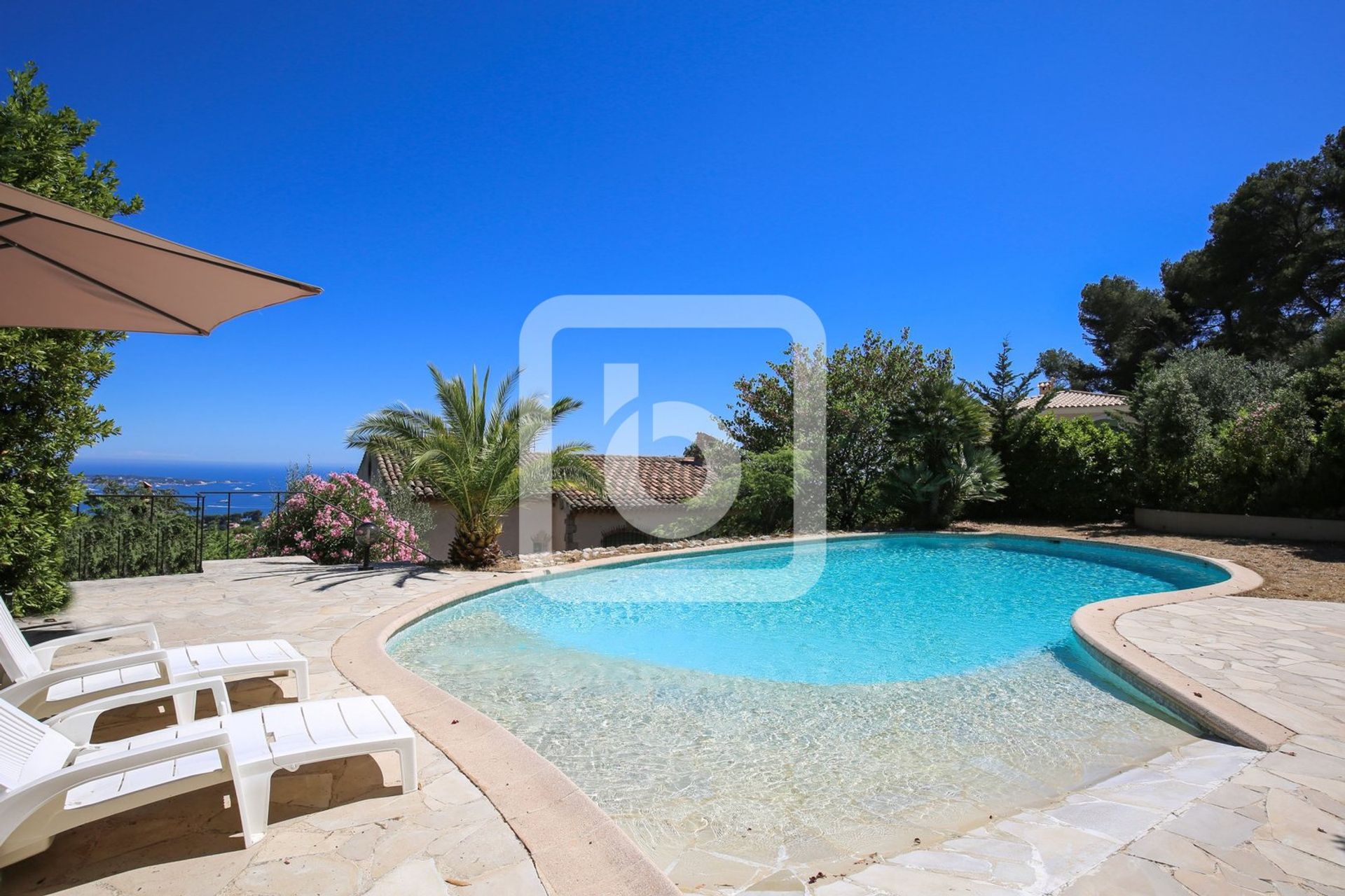 жилой дом в Golfe Juan, Provence-Alpes-Cote D'azur 10049408