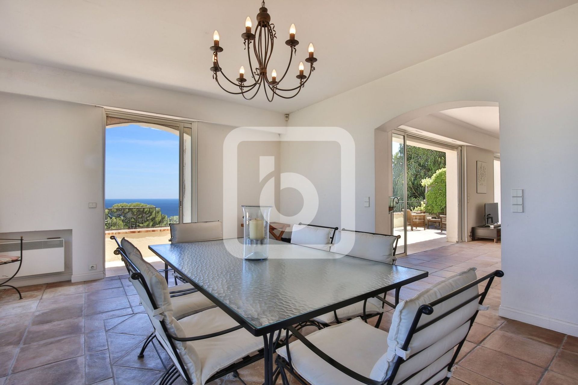 жилой дом в Golfe Juan, Provence-Alpes-Cote D'azur 10049408