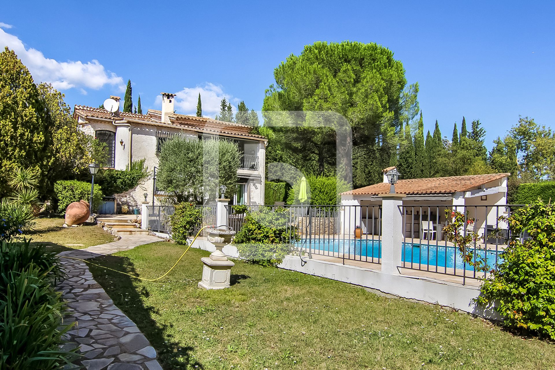 Casa nel Chateauneuf Grasse, Provence-Alpes-Cote D'azur 10049425