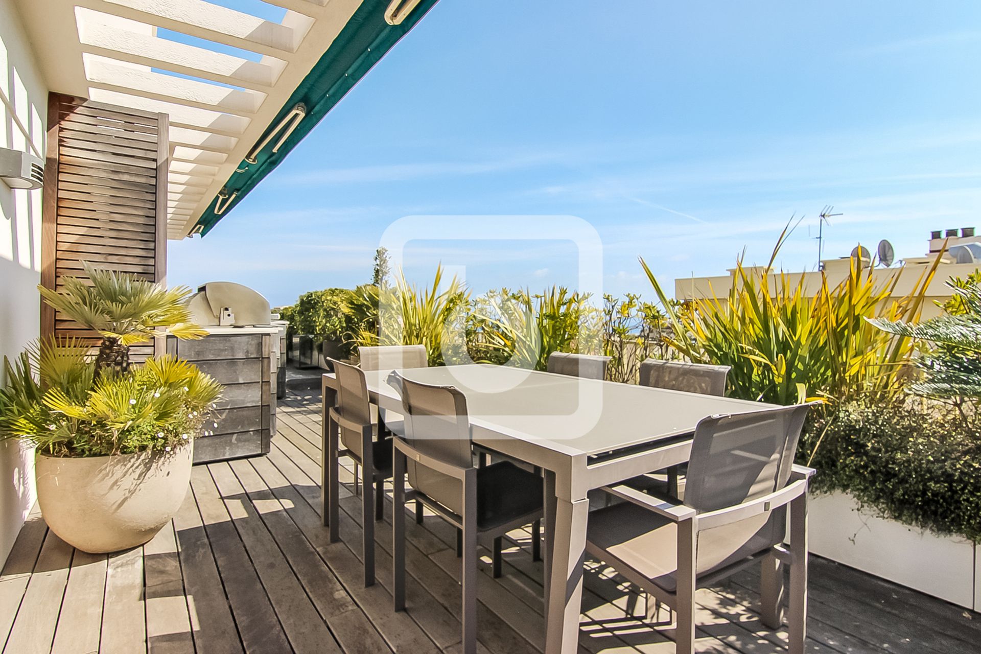 Condominium in Antibes, Provence-Alpes-Cote D'azur 10049434