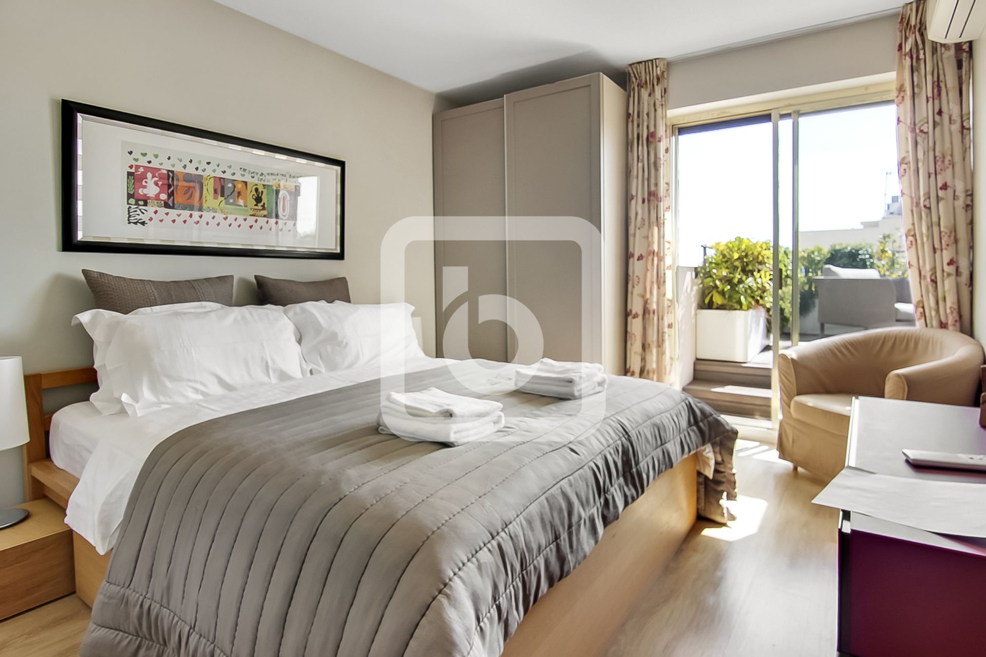 Condominium in Antibes, Provence-Alpes-Cote D'azur 10049434