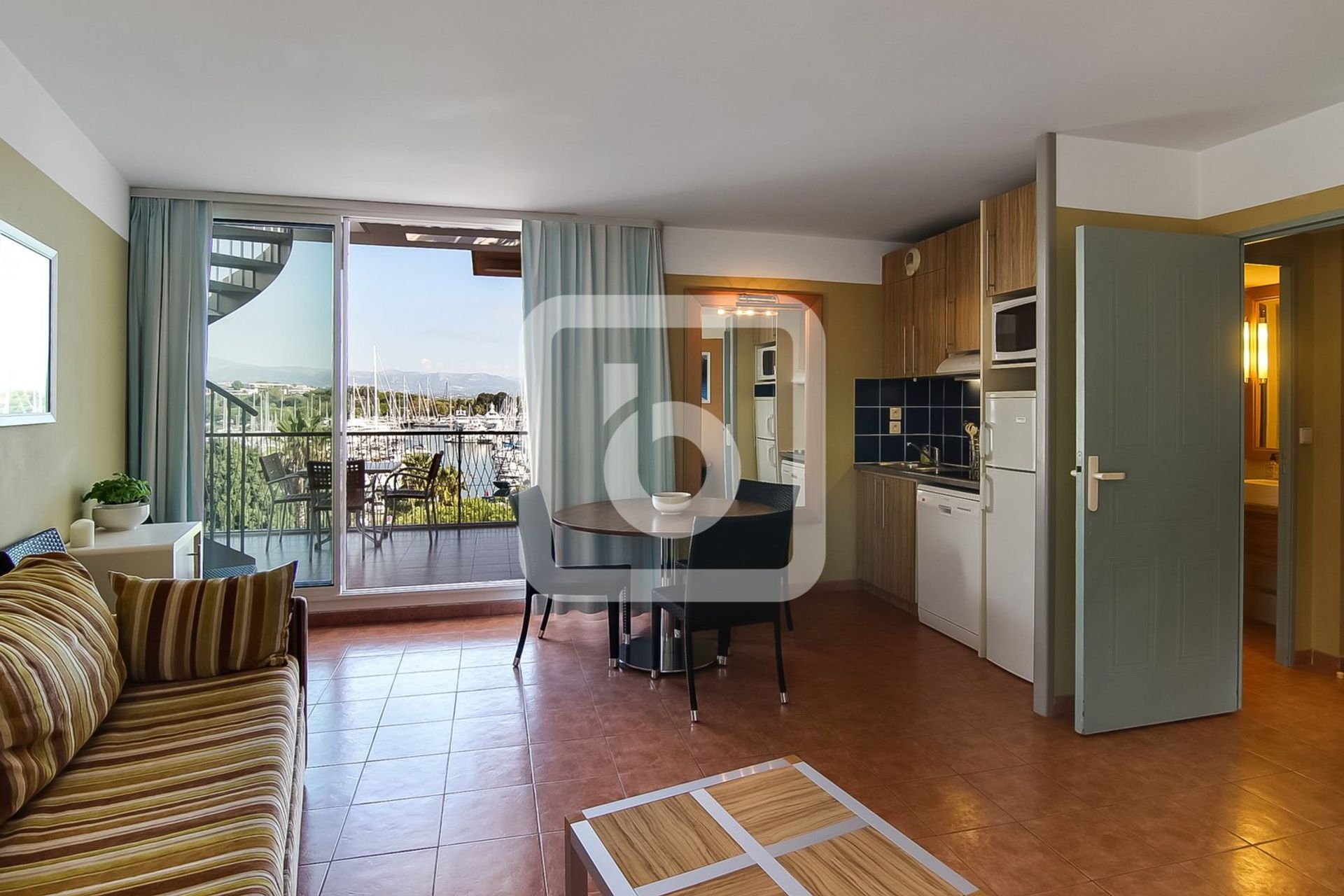 קוֹנדוֹמִינִיוֹן ב Antibes, Provence-Alpes-Cote D'azur 10049454