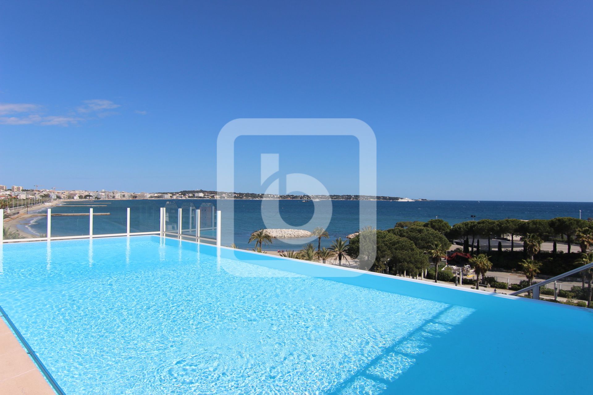 Condominium in Golfe Juan, Provence-Alpes-Cote D'azur 10049477