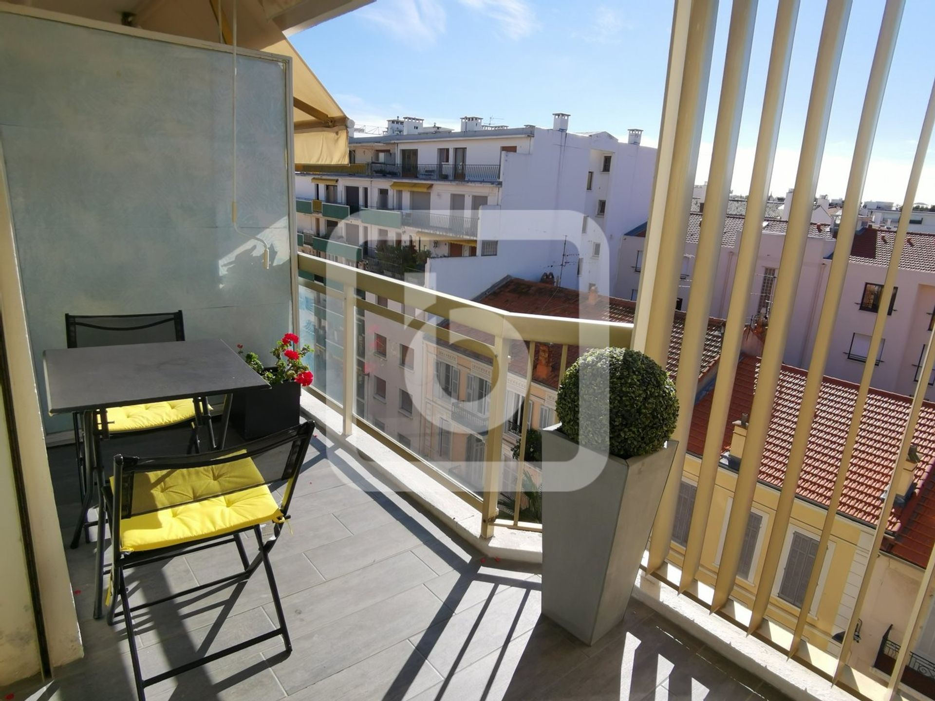 Condominium in Cannes, Provence-Alpes-Cote D'azur 10049533