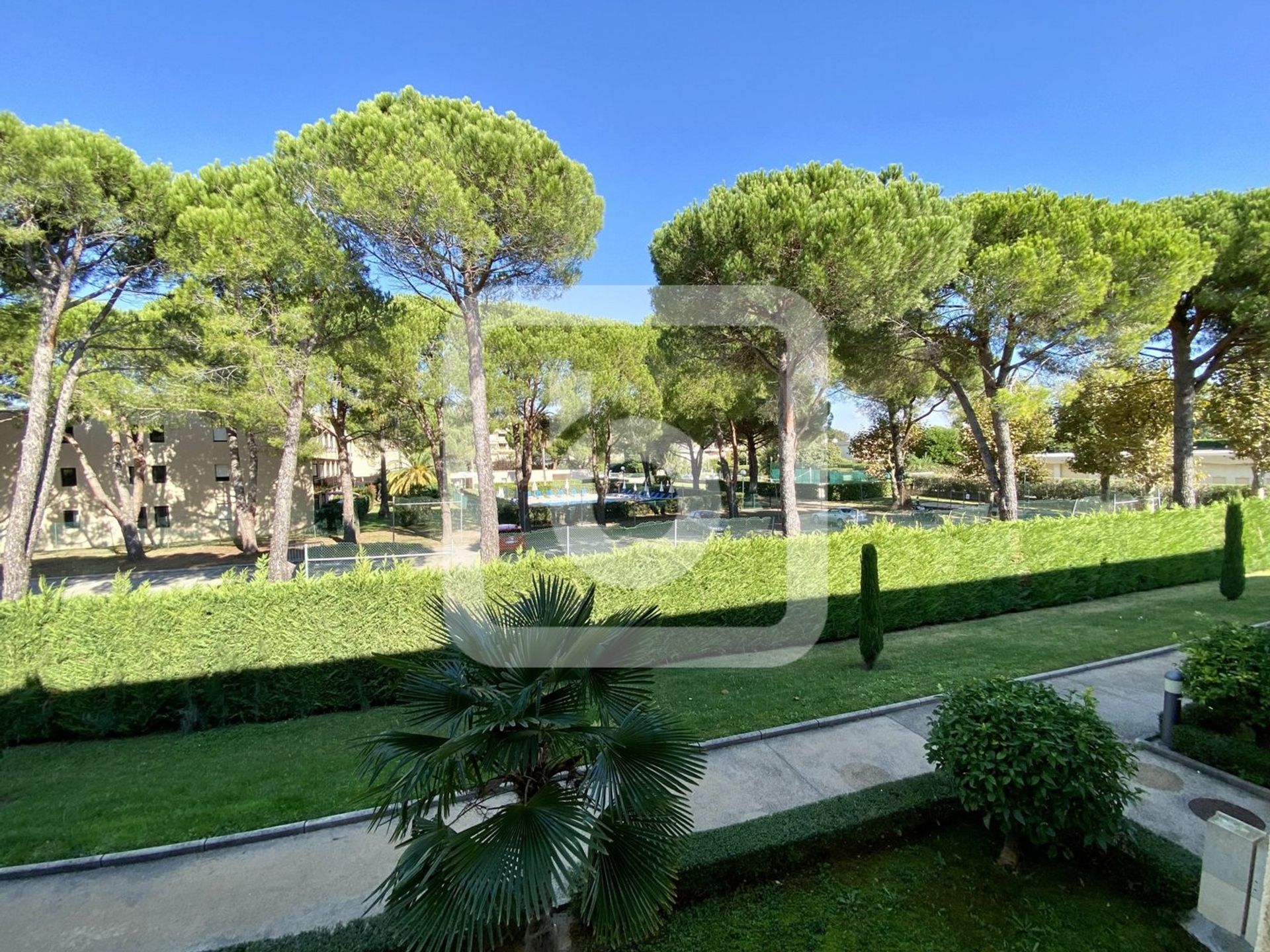 Кондоминиум в Mandelieu La Napoule, Provence-Alpes-Cote D'azur 10049555