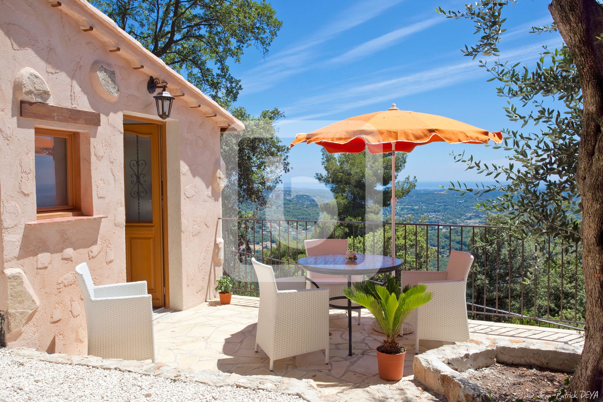 Talo sisään Grasse, Provence-Alpes-Cote D'azur 10049567