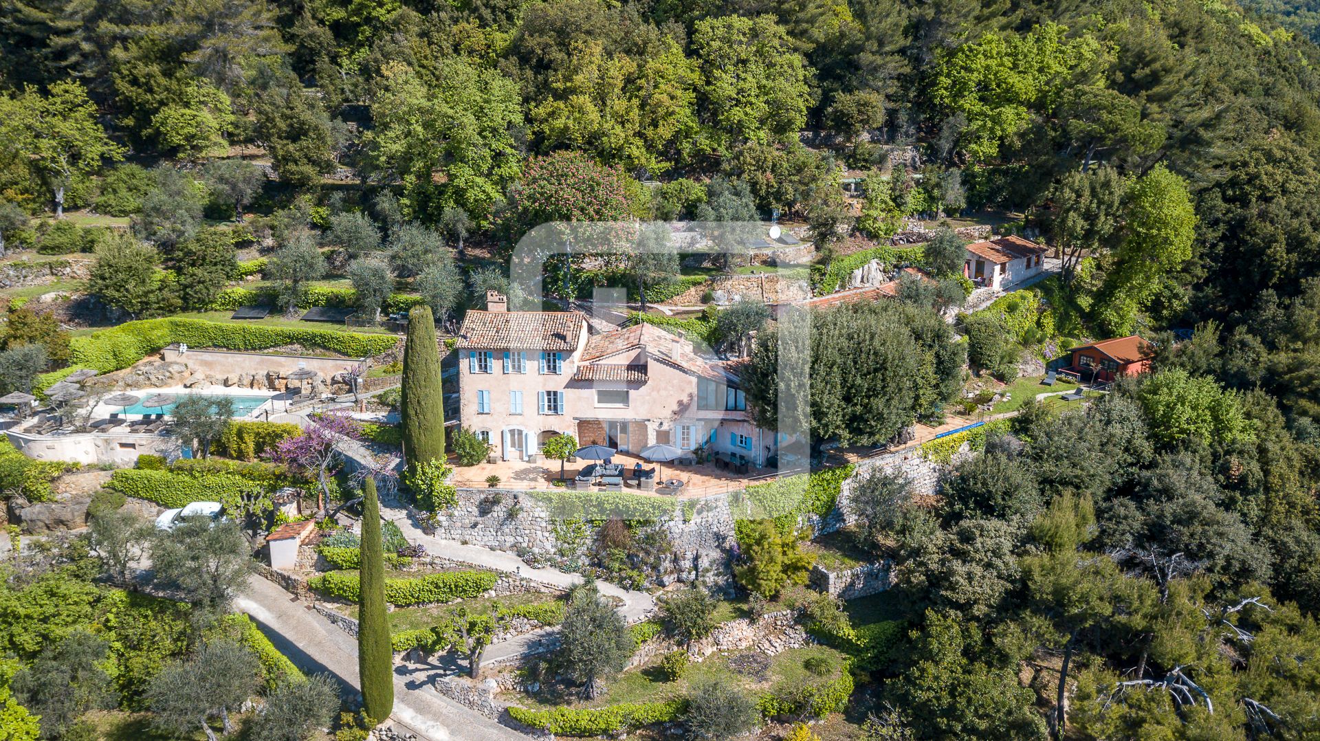 Talo sisään Grasse, Provence-Alpes-Cote D'azur 10049567